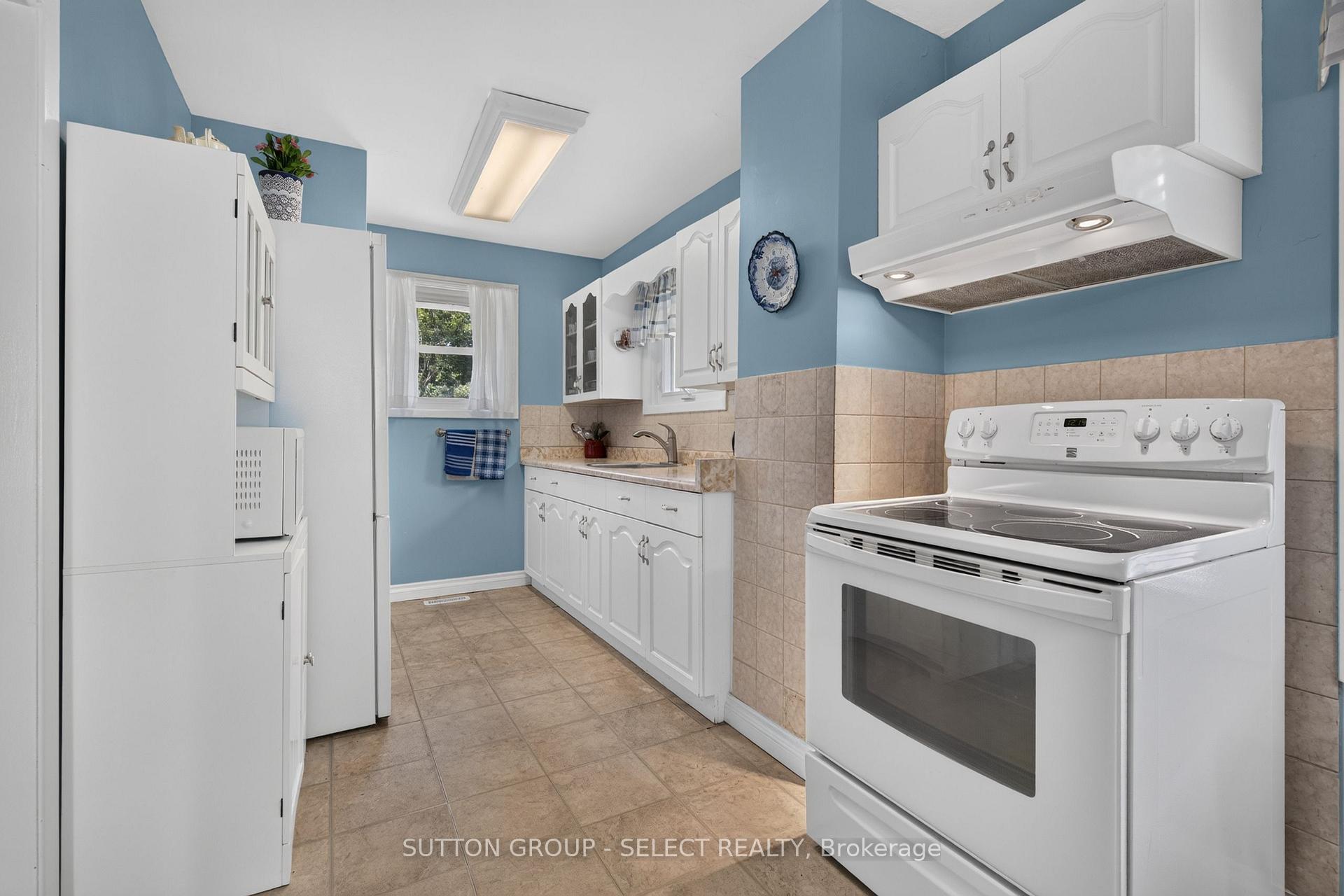 Photo 12 of 172 Fairhaven Circle, London, East O — HOMEH