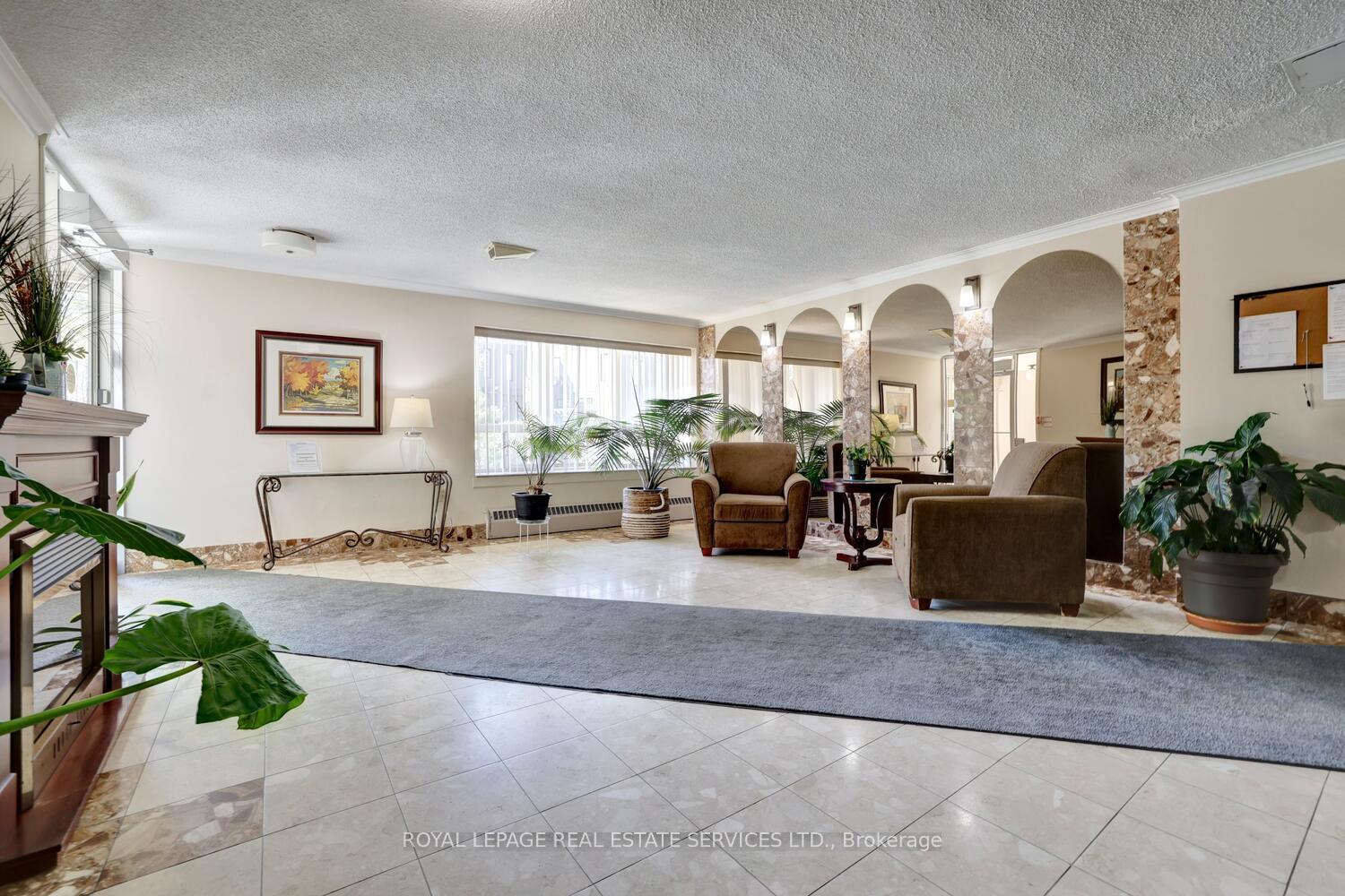 Photo 3 of Unit 104, 41 Lake Shore Drive, Etobicoke, New Toronto — HOMEH