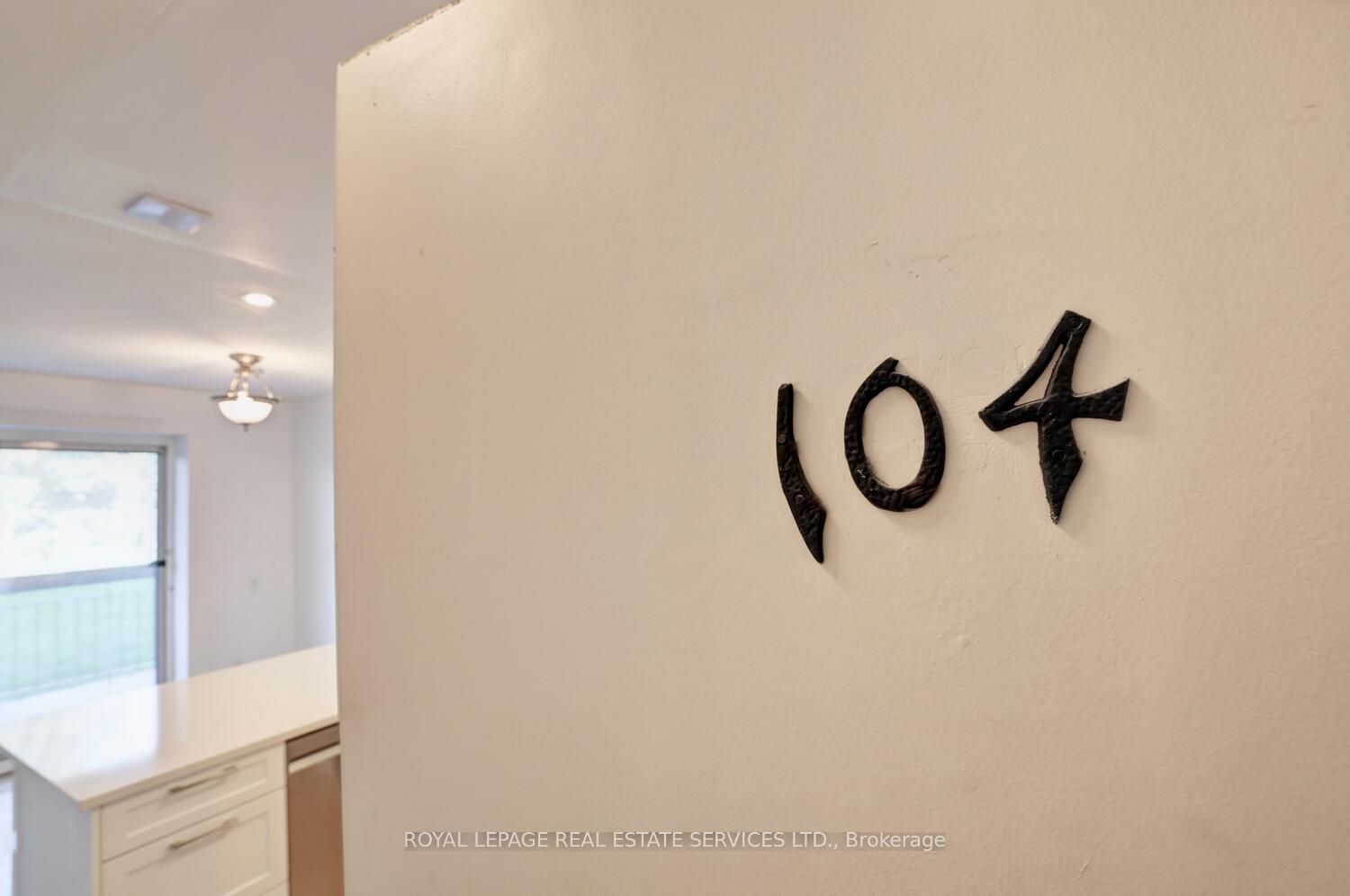 Photo 4 of Unit 104, 41 Lake Shore Drive, Etobicoke, New Toronto — HOMEH
