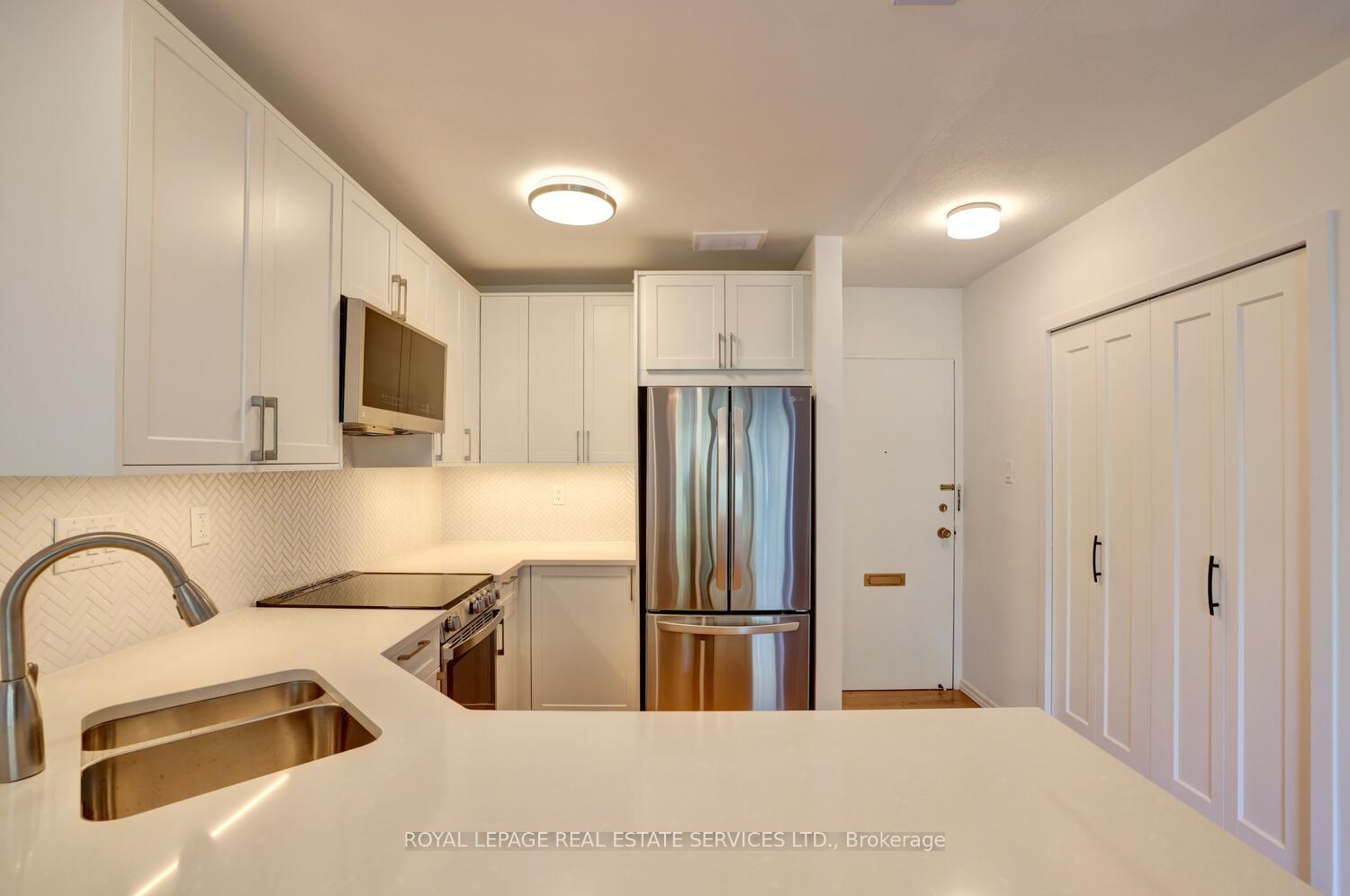 Photo 7 of Unit 104, 41 Lake Shore Drive, Etobicoke, New Toronto — HOMEH