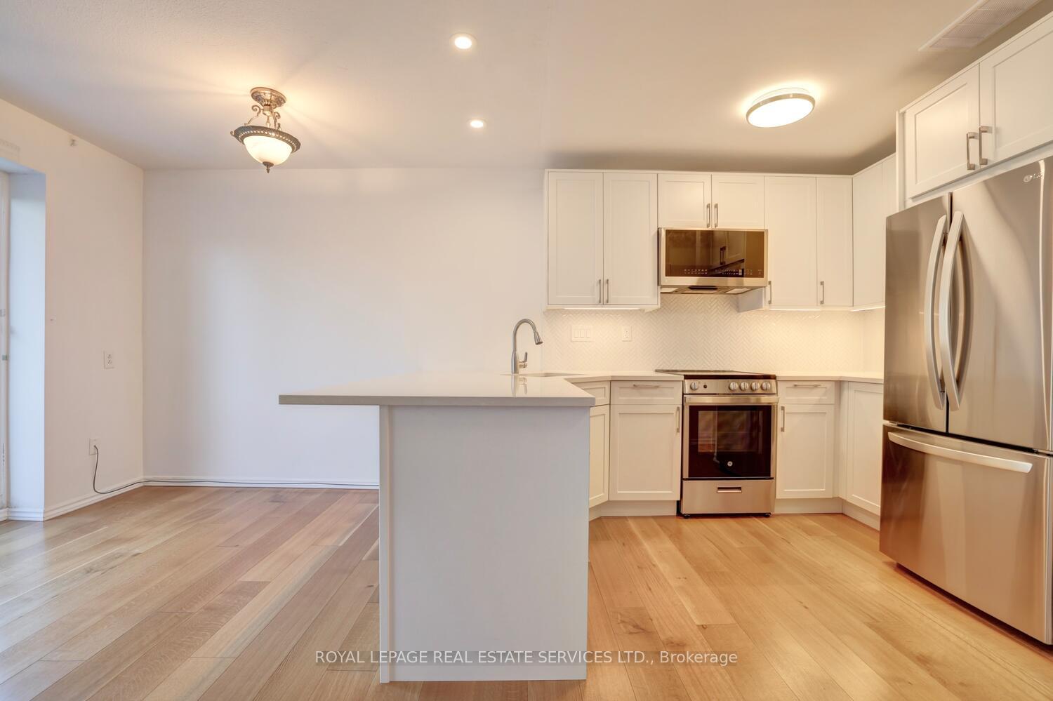 Photo 10 of Unit 104, 41 Lake Shore Drive, Etobicoke, New Toronto — HOMEH