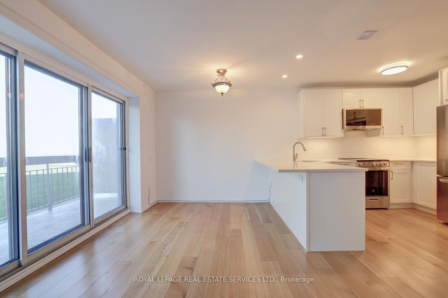 Photo 11 of Unit 104, 41 Lake Shore Drive, Etobicoke, New Toronto — HOMEH