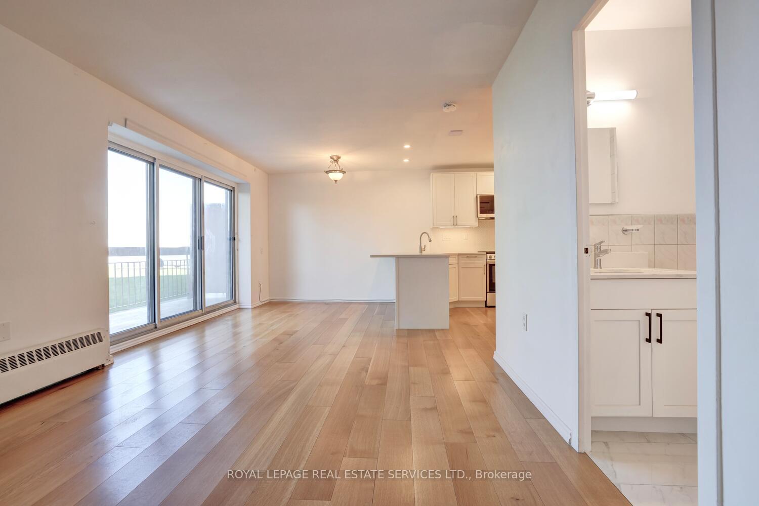Photo 15 of Unit 104, 41 Lake Shore Drive, Etobicoke, New Toronto — HOMEH