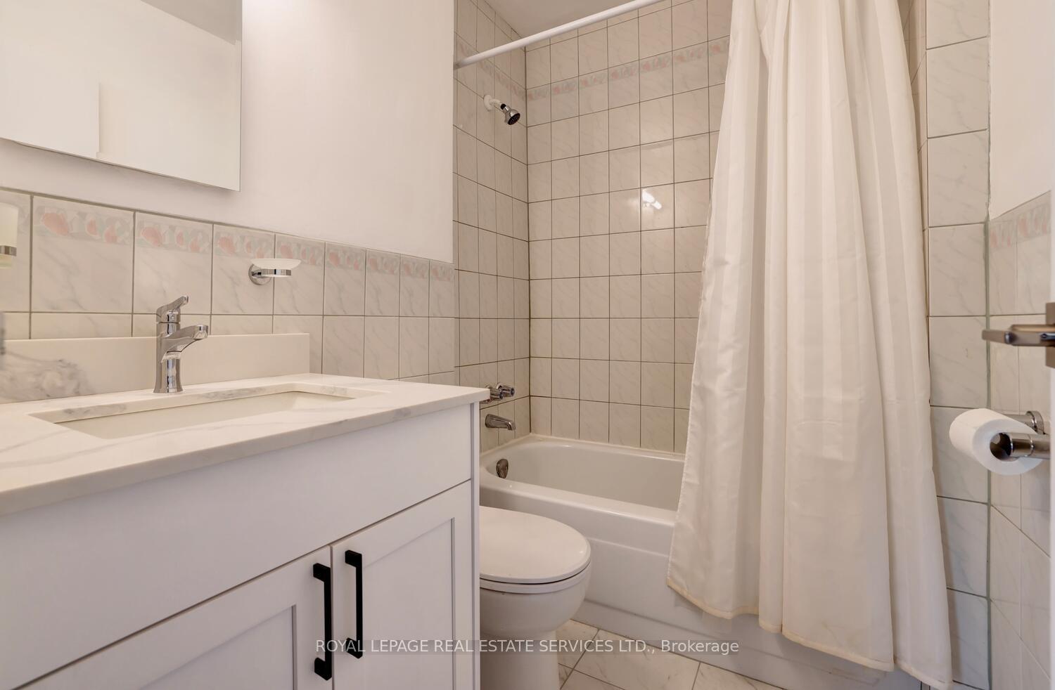 Photo 19 of Unit 104, 41 Lake Shore Drive, Etobicoke, New Toronto — HOMEH