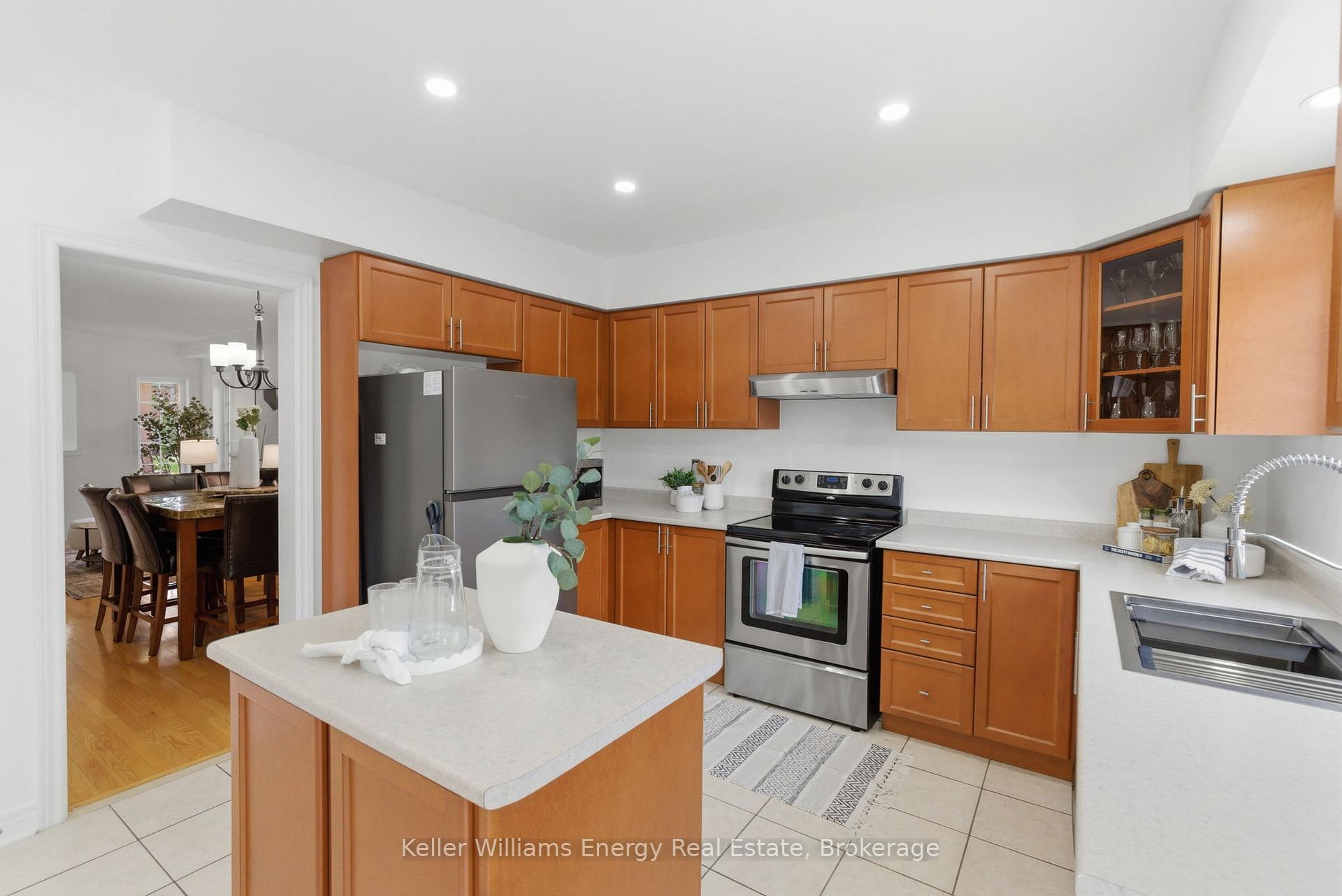 Photo 10 of 338 Dowson Loop, Newmarket, Woodland Hill — HOMEH