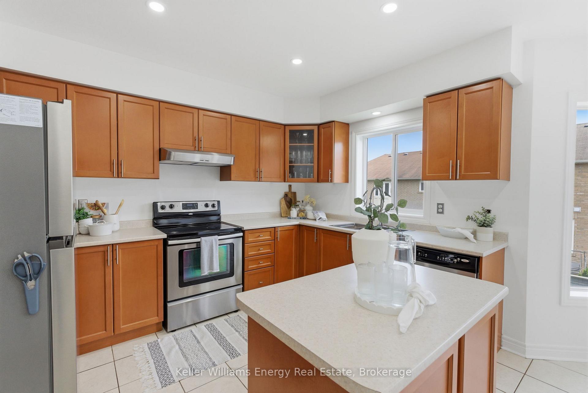 Photo 12 of 338 Dowson Loop, Newmarket, Woodland Hill — HOMEH