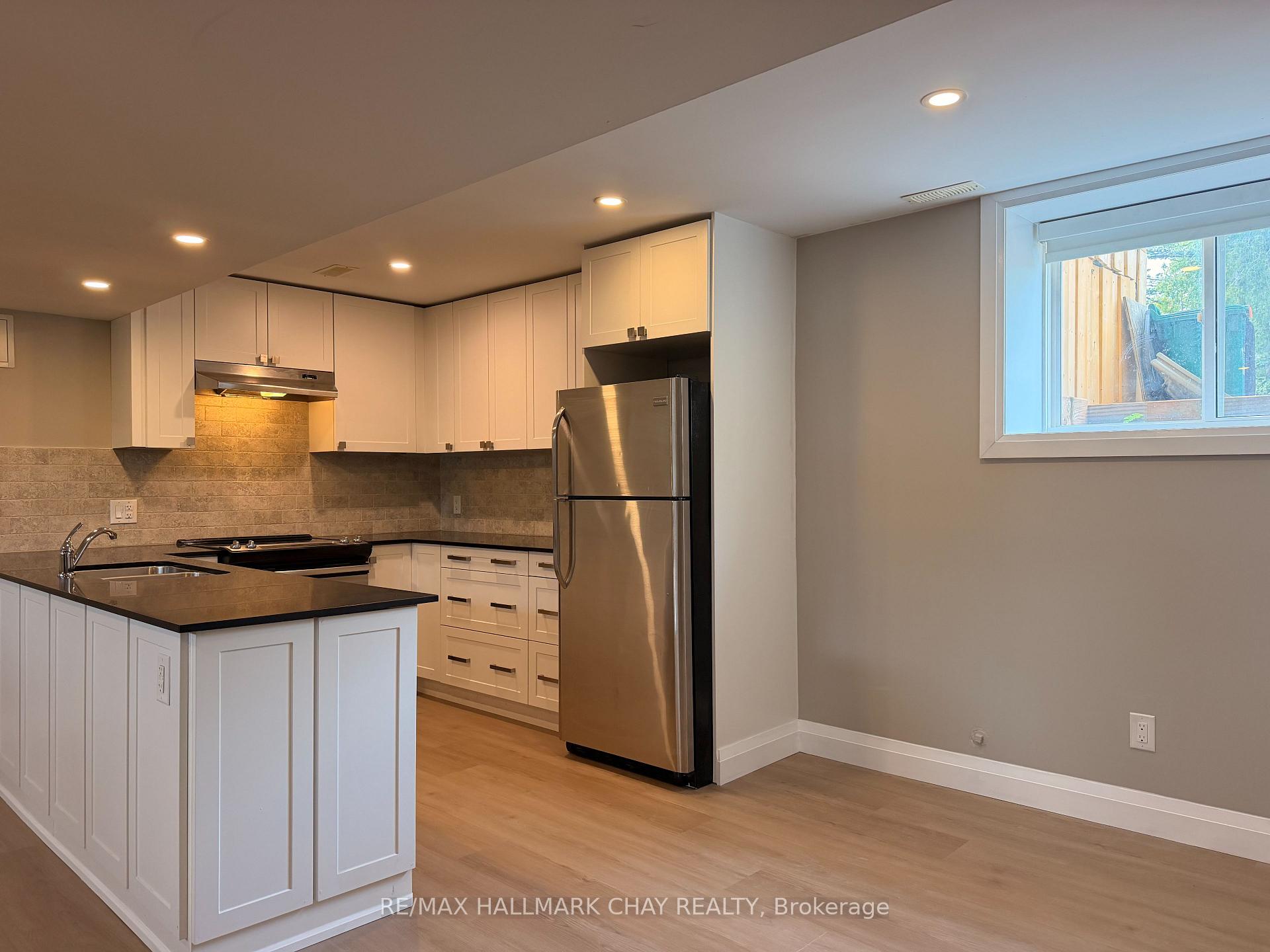 Photo 3 of Unit 2, 64 Newton Street, Barrie, Wellington — HOMEH
