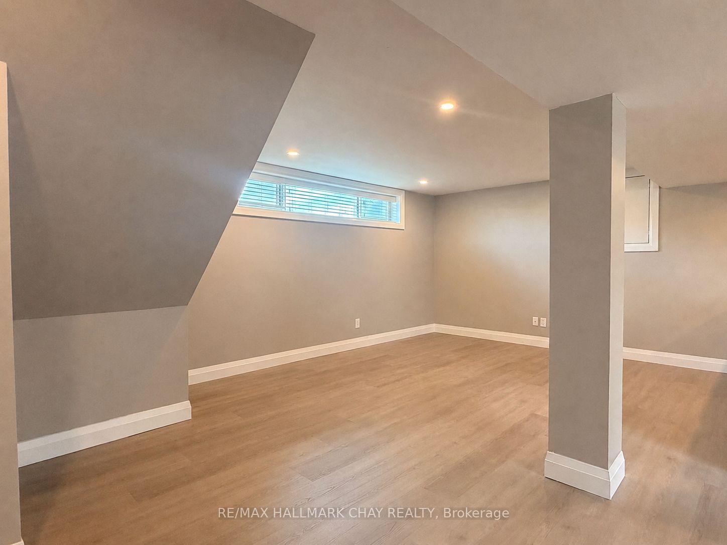 Photo 4 of Unit 2, 64 Newton Street, Barrie, Wellington — HOMEH