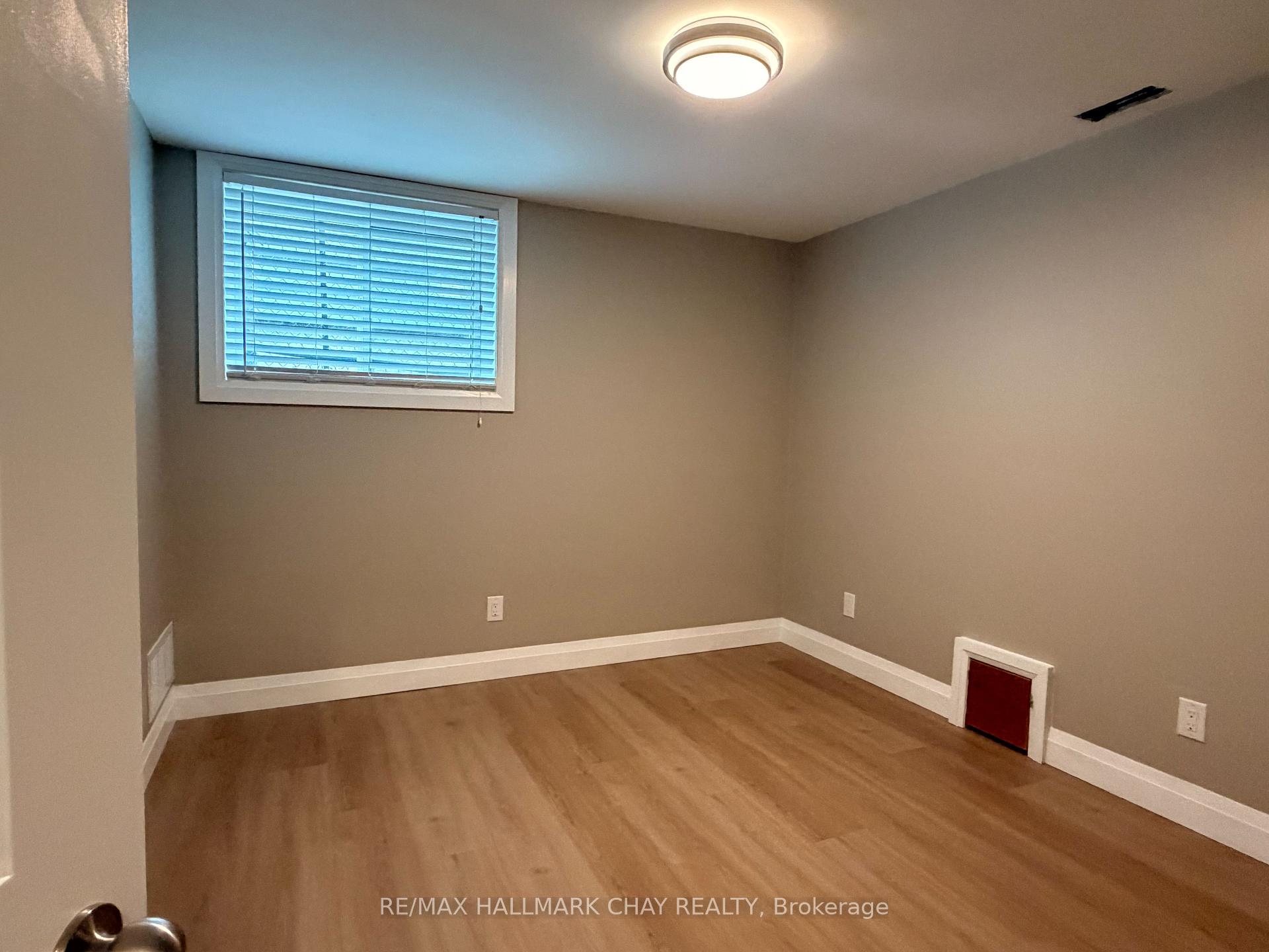 Photo 10 of Unit 2, 64 Newton Street, Barrie, Wellington — HOMEH