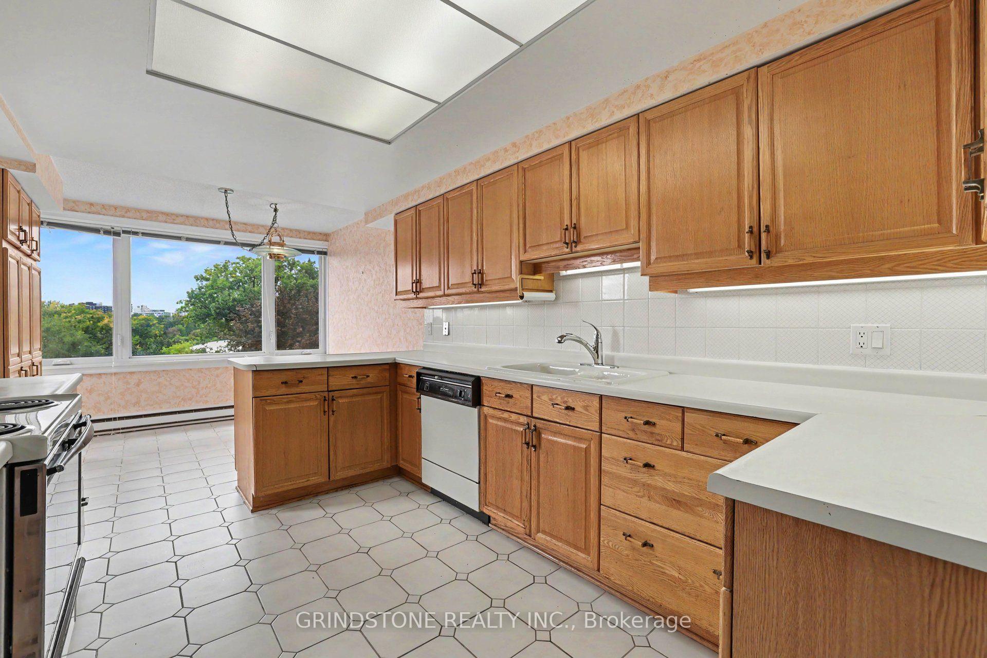 Photo 8 of Unit PH5, 959 North River Road, Ottawa, Overbrook — HOMEH