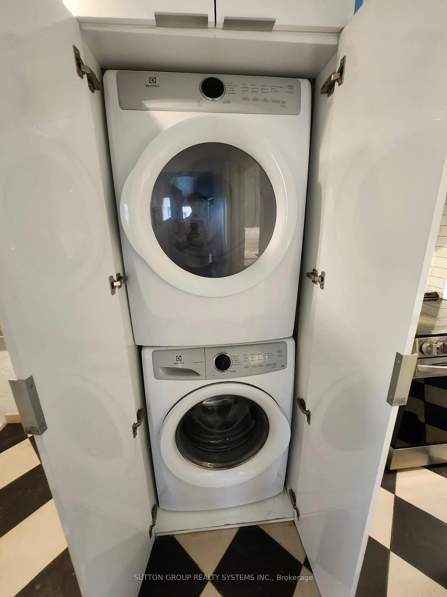 Photo 4 of Unit 2nd Floor, 616 Rogers Road, Toronto, Keelesdale-Eglinton West — HOMEH