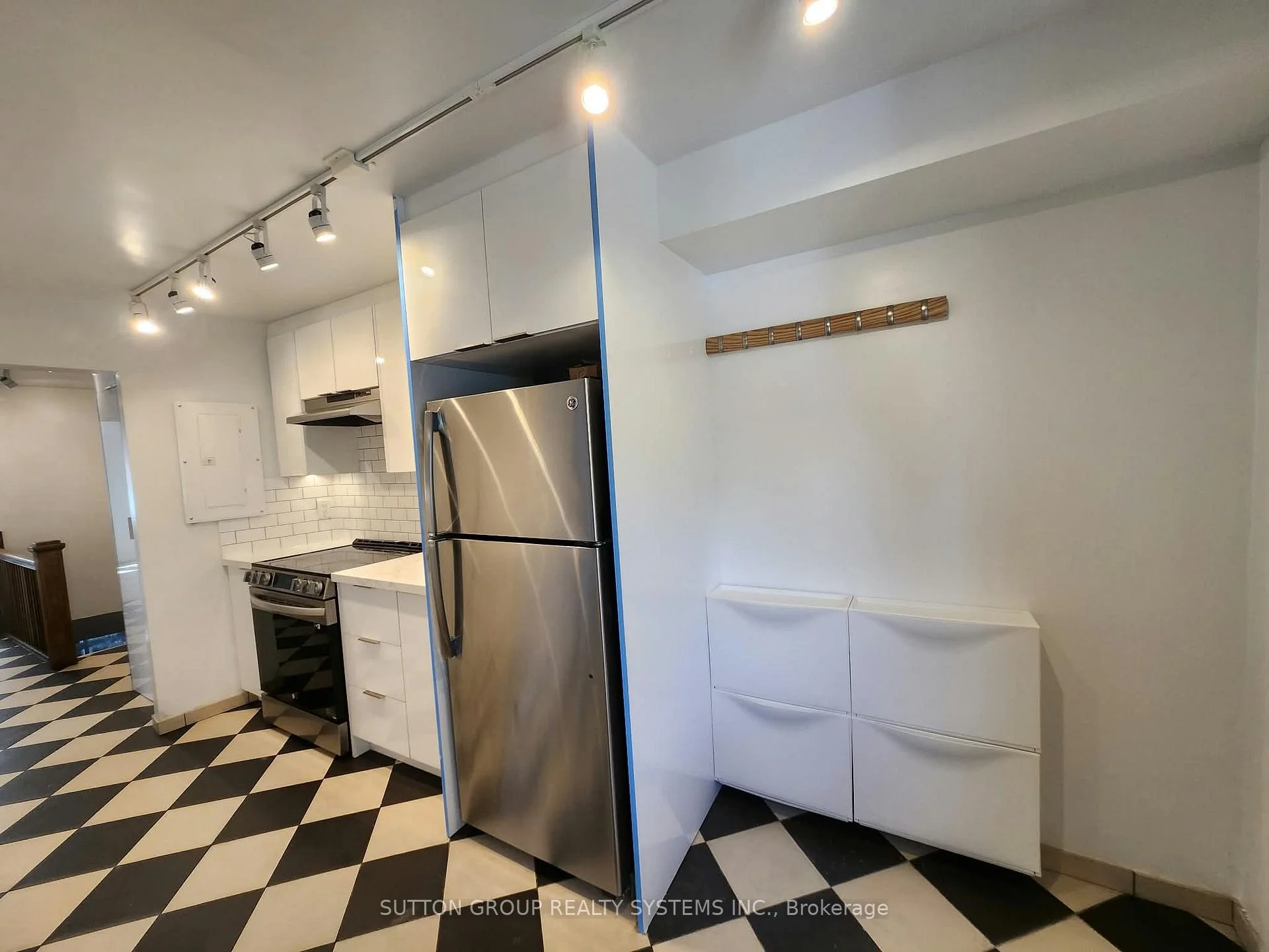 Photo 6 of Unit 2nd Floor, 616 Rogers Road, Toronto, Keelesdale-Eglinton West — HOMEH