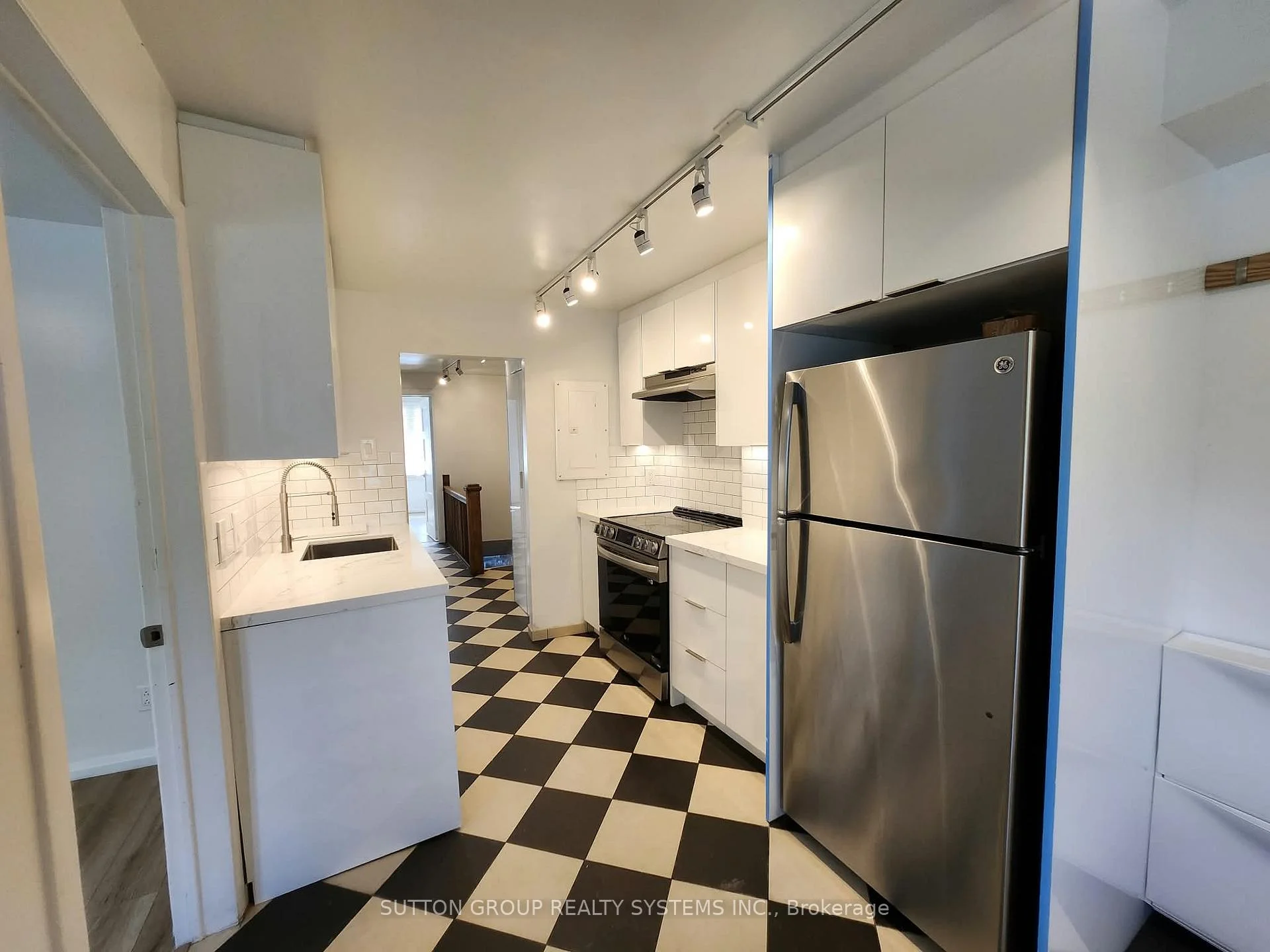Photo 14 of Unit 2nd Floor, 616 Rogers Road, Toronto, Keelesdale-Eglinton West — HOMEH