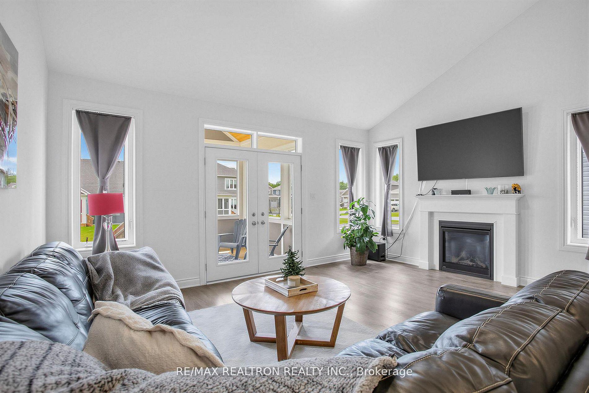 Photo 15 of 38 Chambery Street, Bracebridge, Macaulay — HOMEH