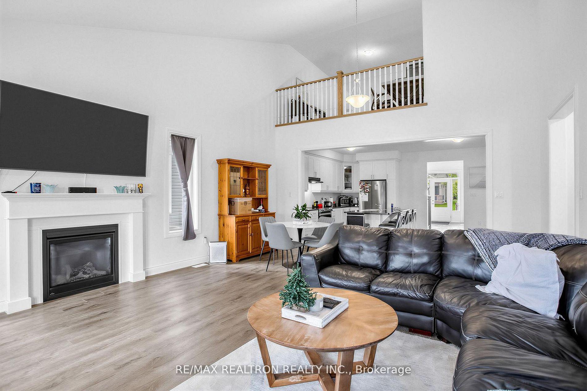 Photo 17 of 38 Chambery Street, Bracebridge, Macaulay — HOMEH