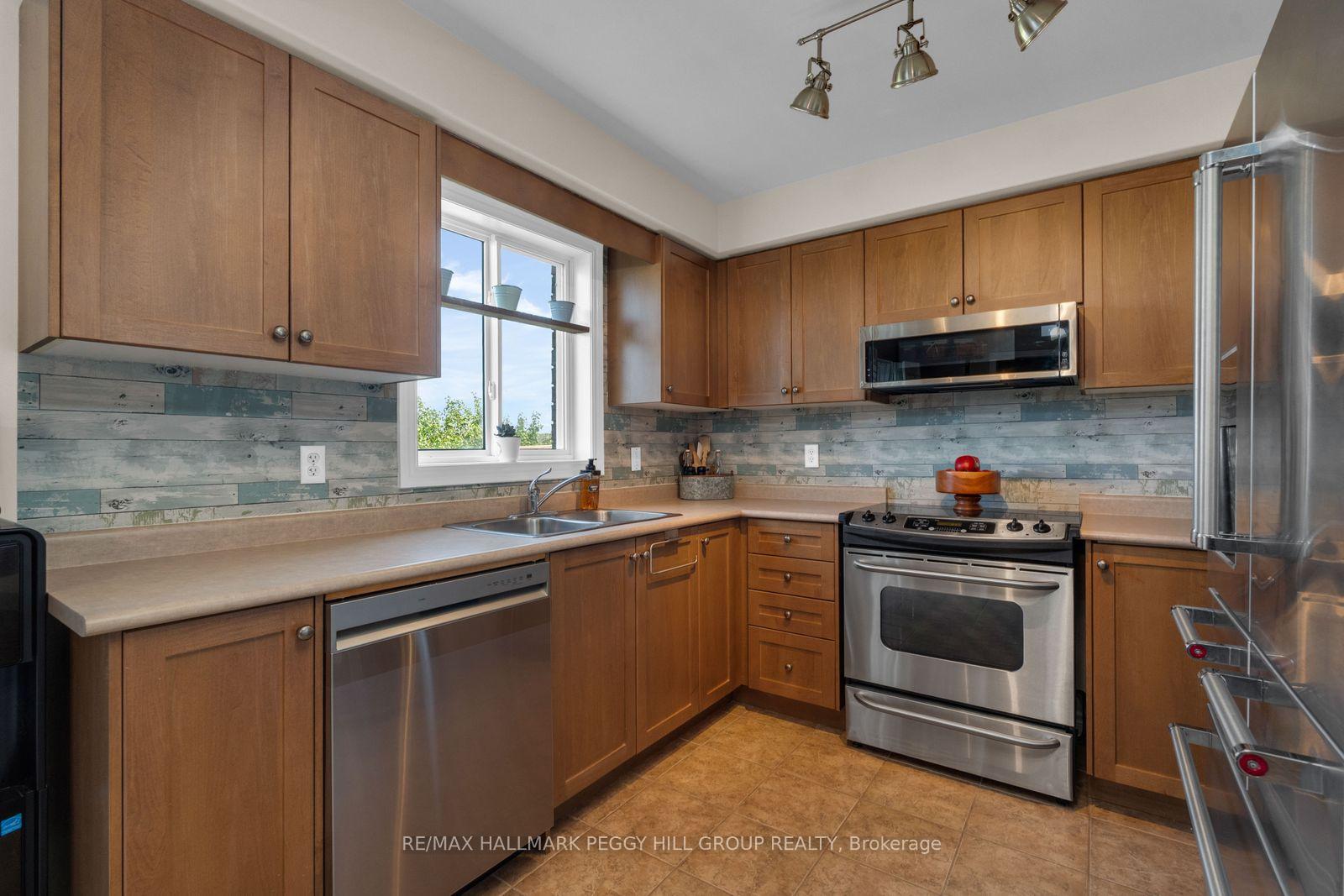 Photo 3 of 34 Knox Drive, Springwater, Elmvale — HOMEH