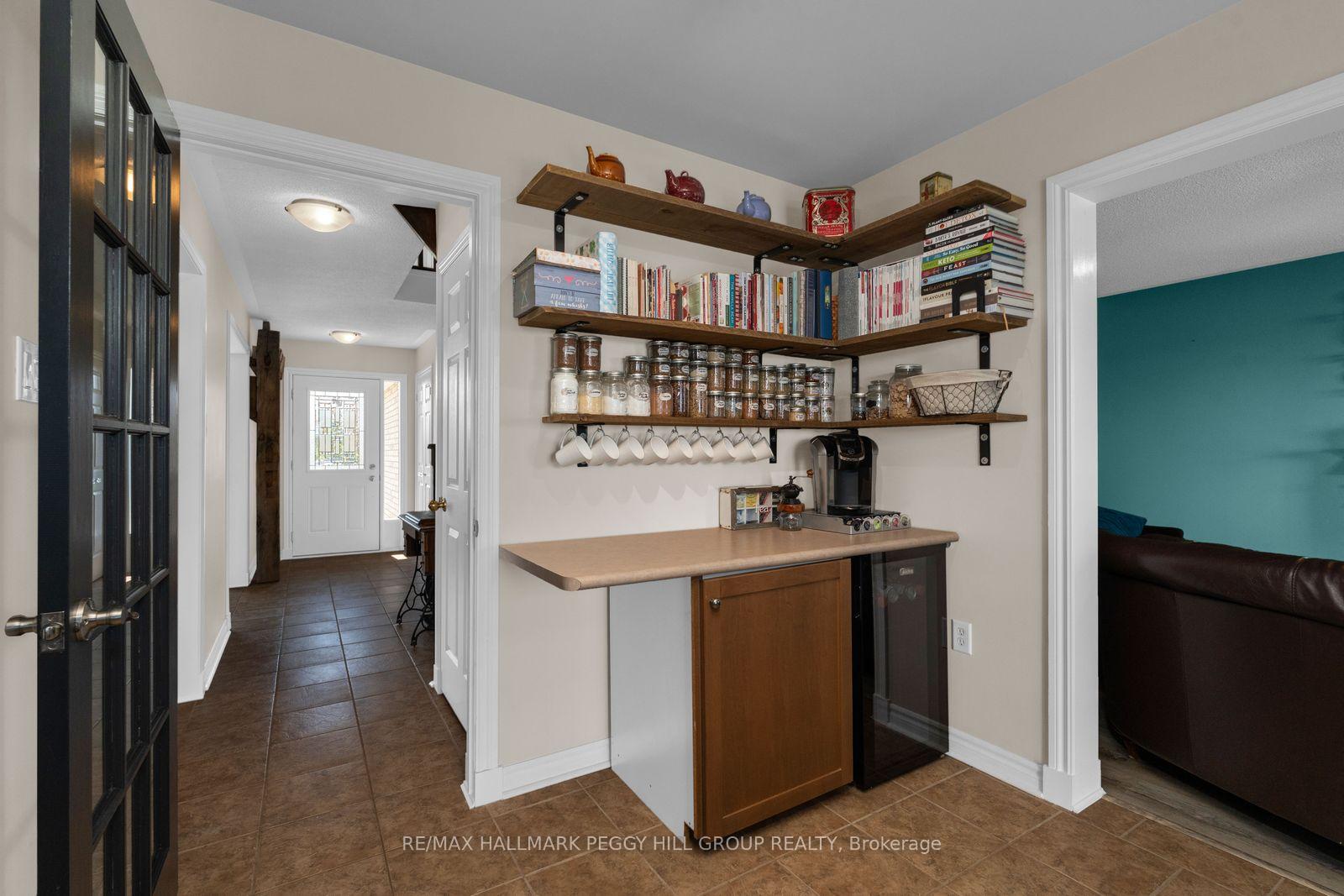 Photo 4 of 34 Knox Drive, Springwater, Elmvale — HOMEH