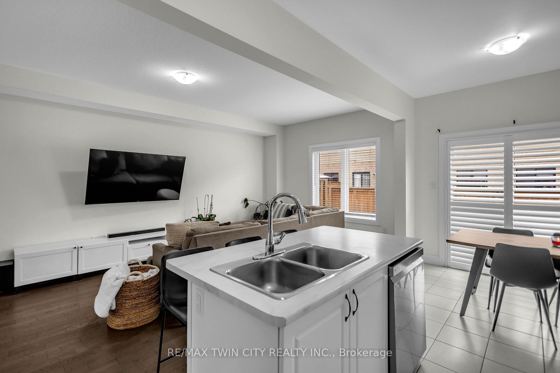 Photo 11 of 536 Grey Street, Brantford, Echo Place — HOMEH