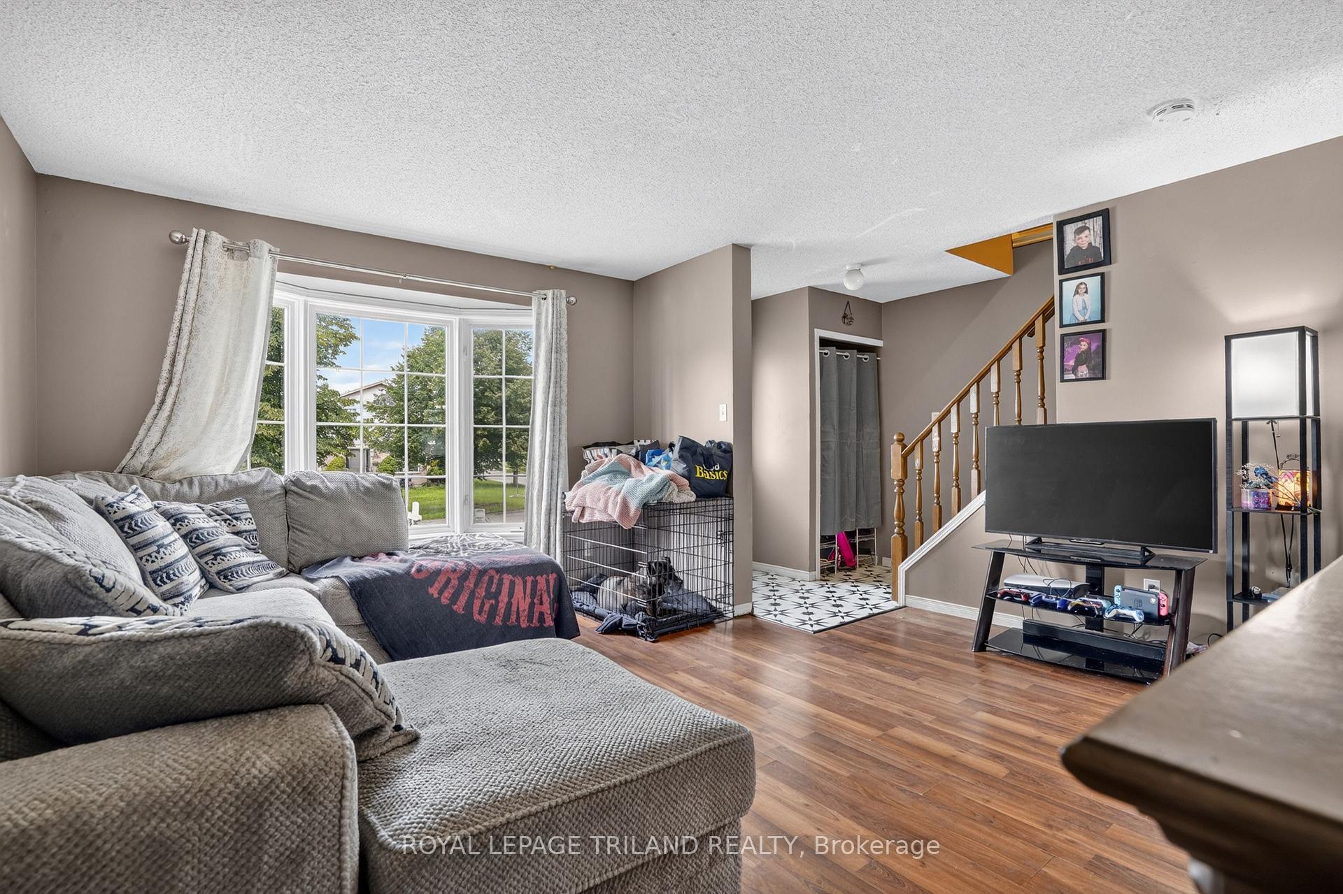 Photo 4 of 267 Fleming Drive, London, East D — HOMEH