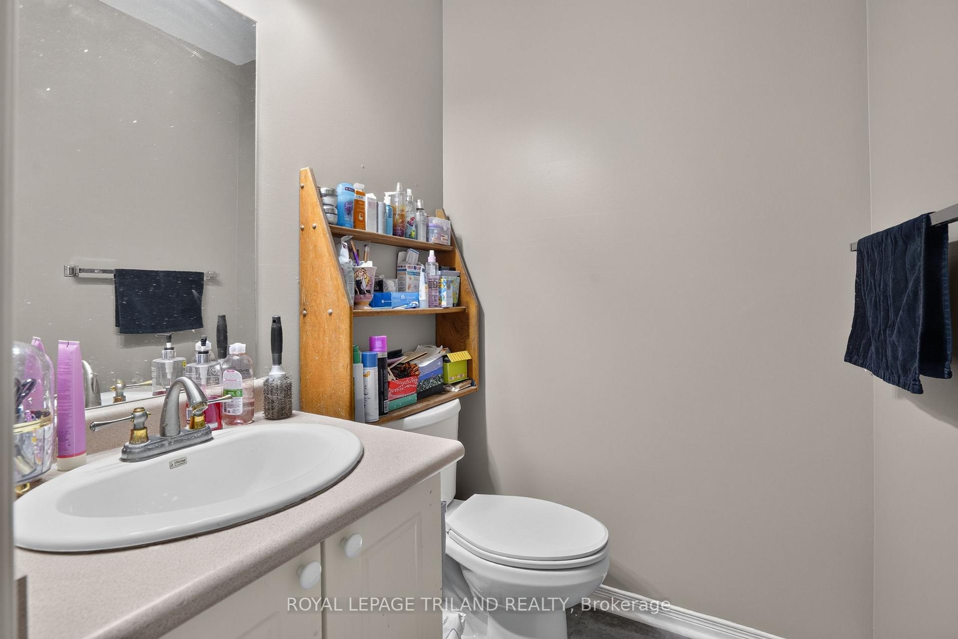 Photo 9 of 267 Fleming Drive, London, East D — HOMEH