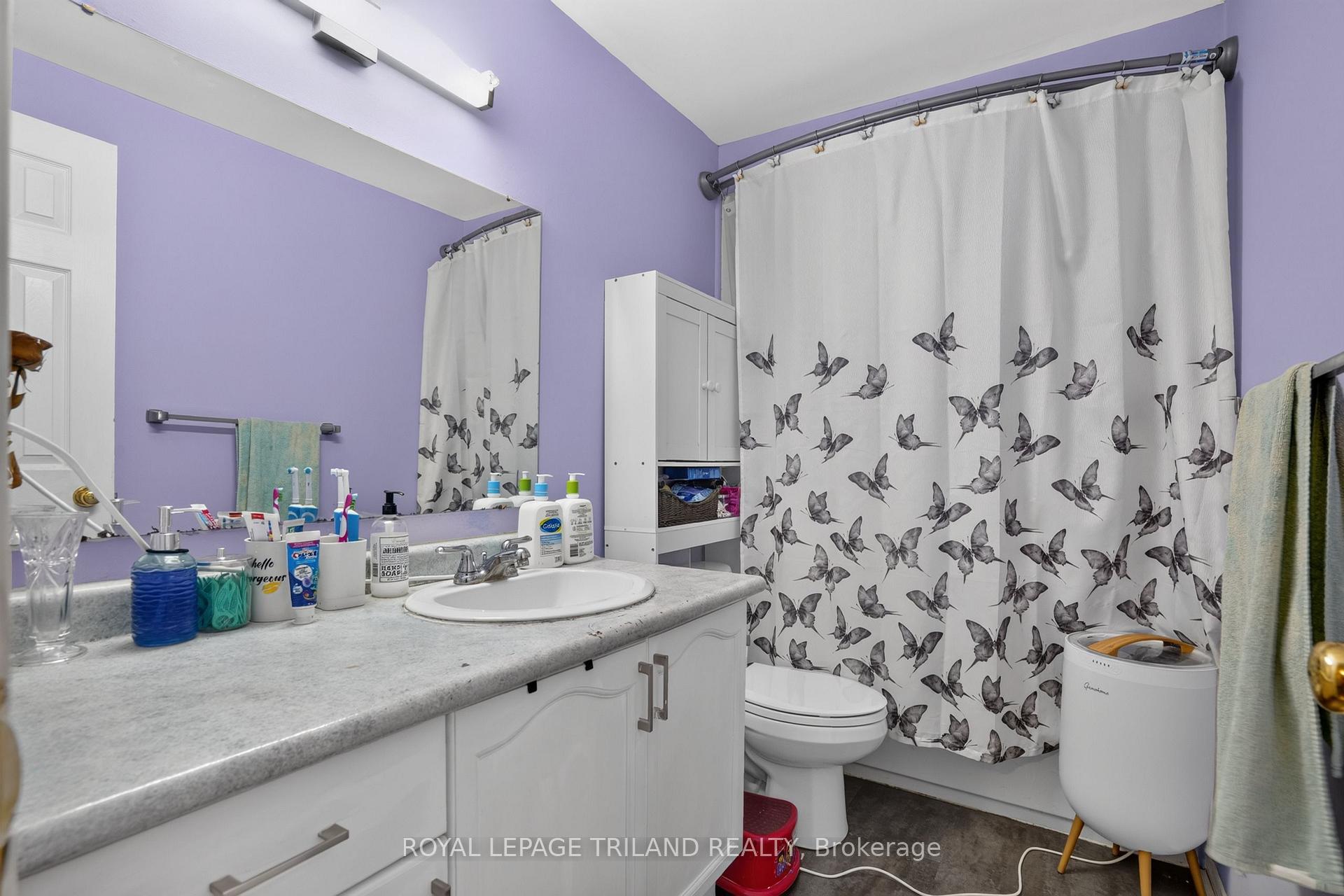 Photo 11 of 267 Fleming Drive, London, East D — HOMEH