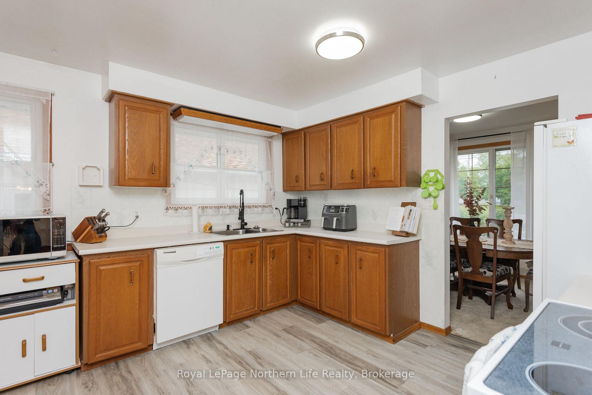 Photo 3 of 855 Memorial Drive, North Bay, Ferris — HOMEH
