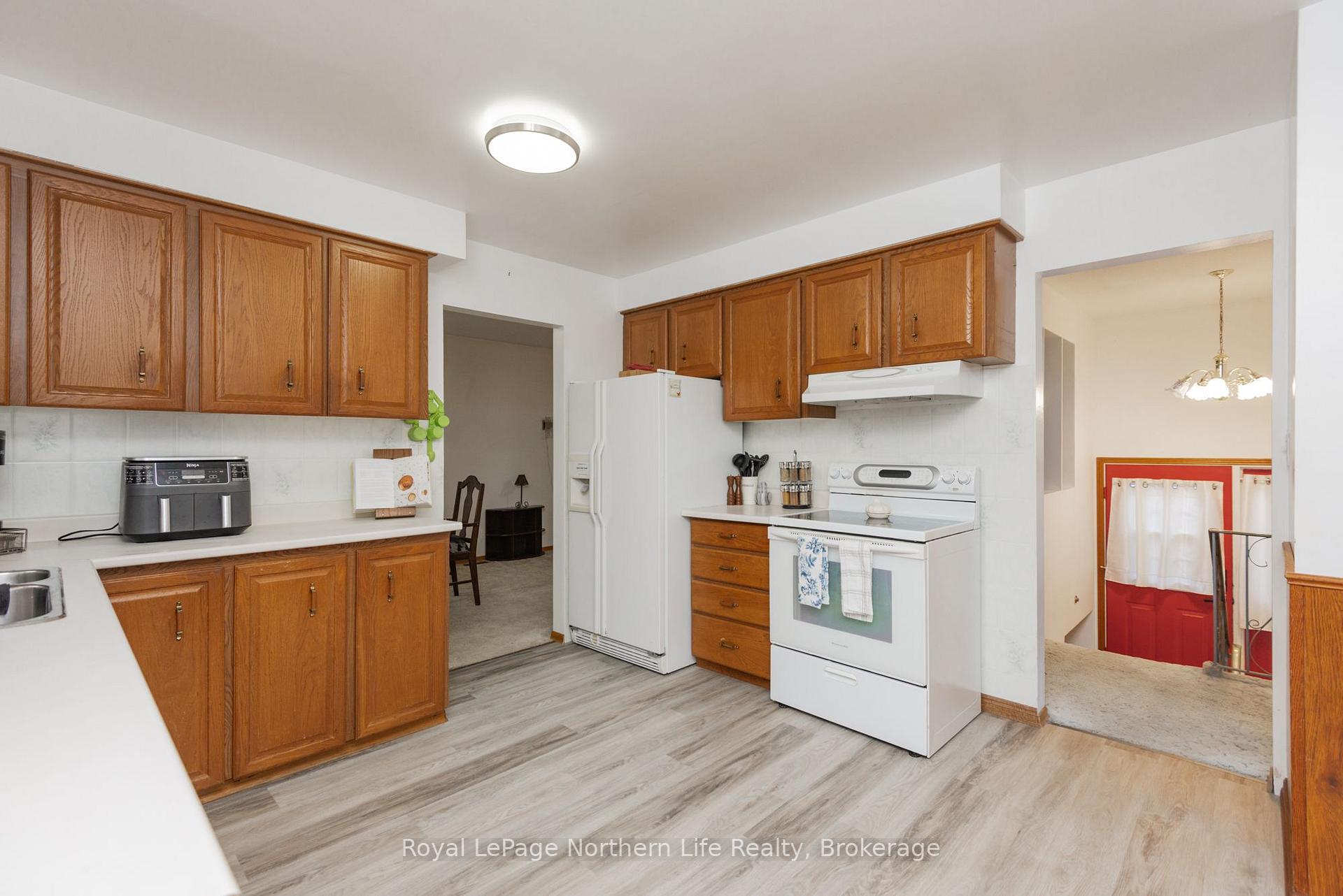 Photo 4 of 855 Memorial Drive, North Bay, Ferris — HOMEH