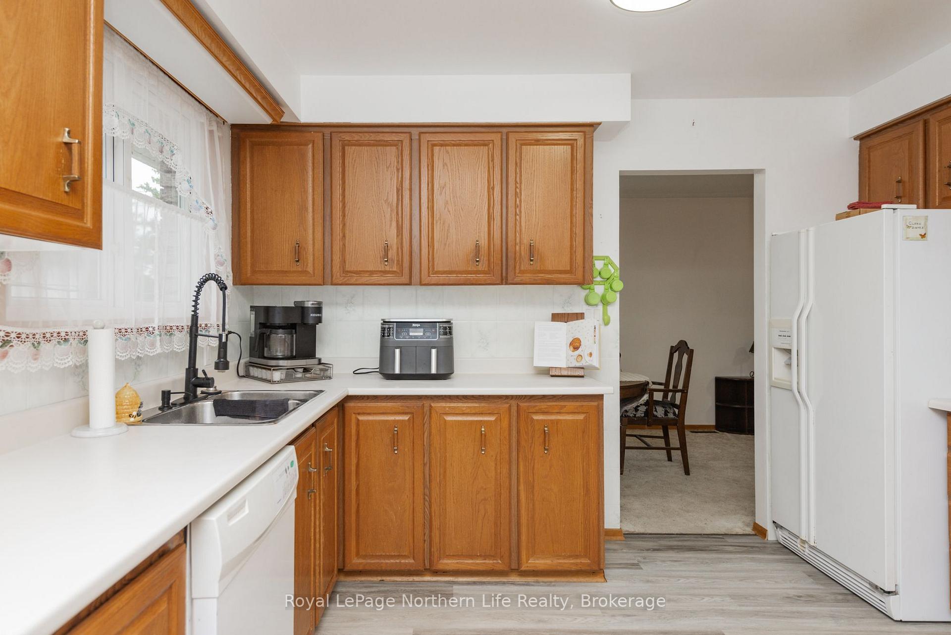 Photo 5 of 855 Memorial Drive, North Bay, Ferris — HOMEH