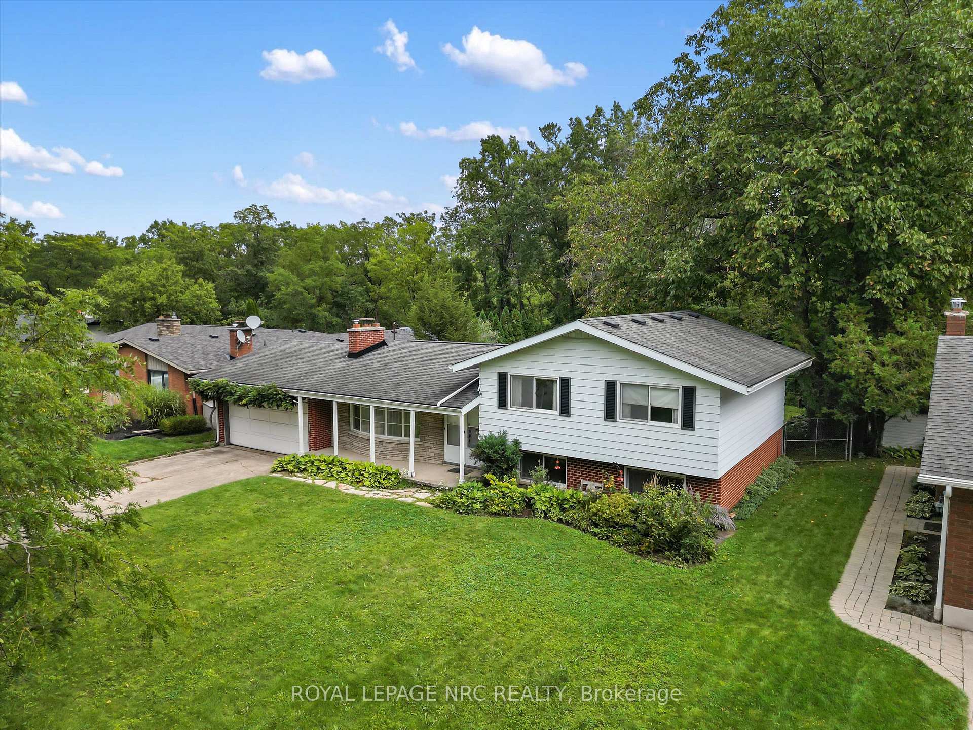 Photo 1 of 21 Parklane Crescent, St. Catharines, Glendale/Glenridge — HOMEH