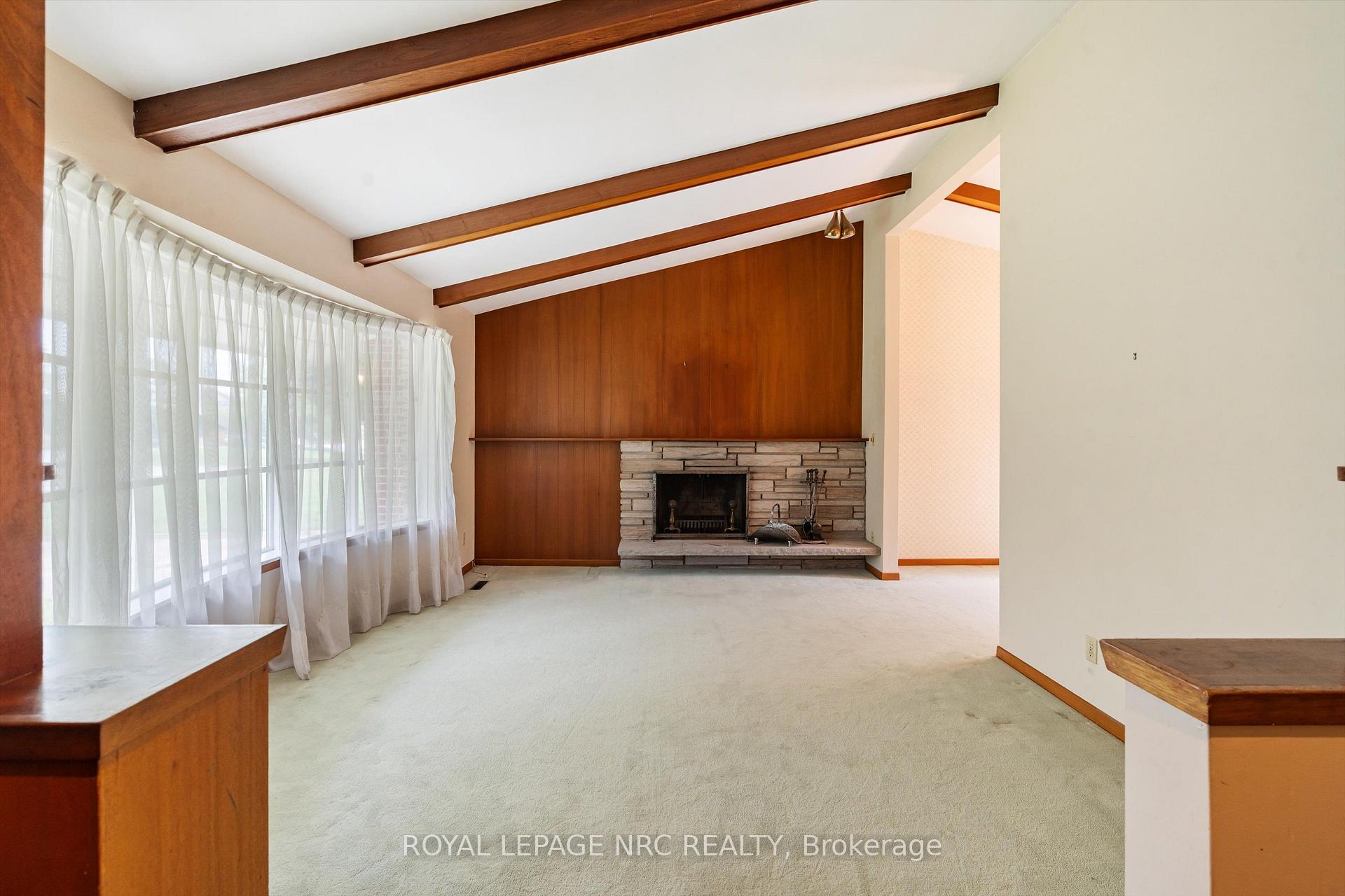 Photo 8 of 21 Parklane Crescent, St. Catharines, Glendale/Glenridge — HOMEH