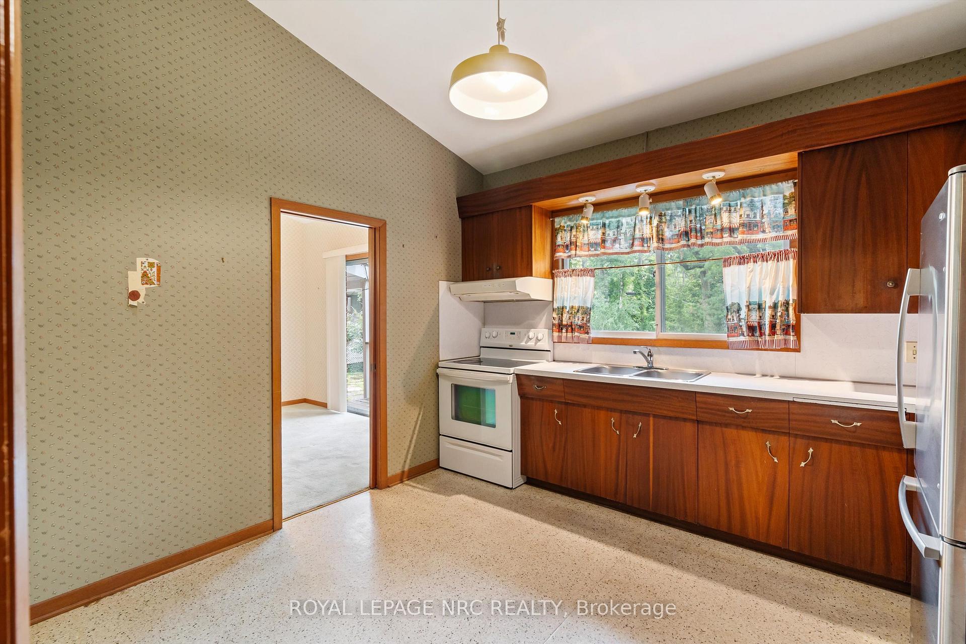 Photo 17 of 21 Parklane Crescent, St. Catharines, Glendale/Glenridge — HOMEH