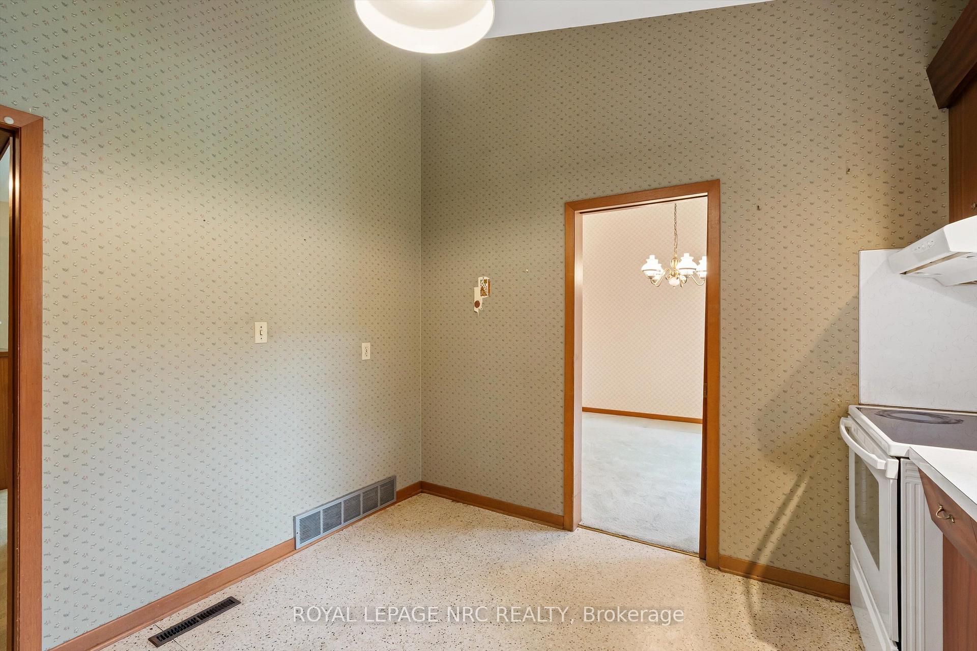 Photo 18 of 21 Parklane Crescent, St. Catharines, Glendale/Glenridge — HOMEH