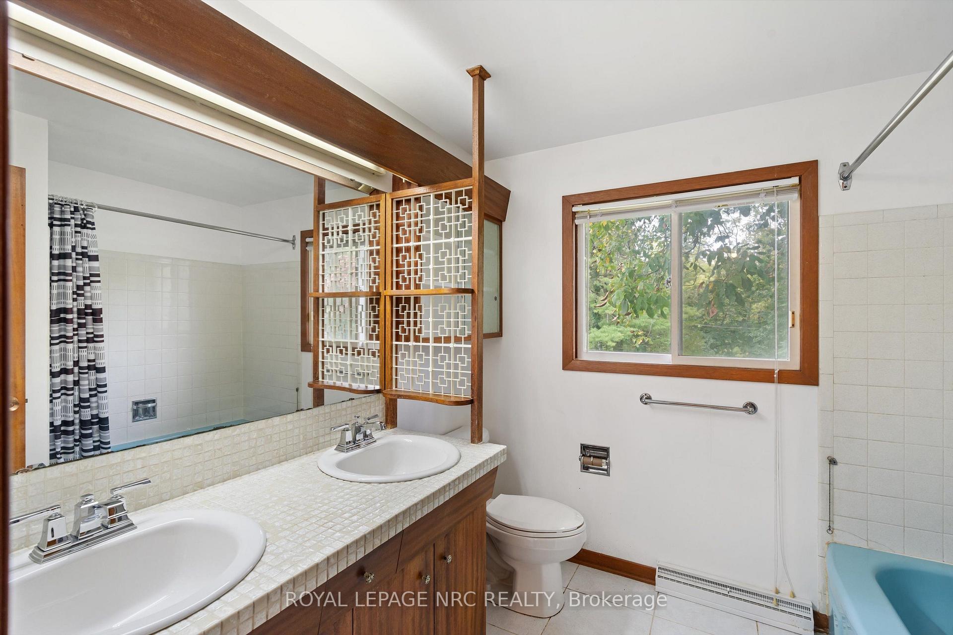 Photo 19 of 21 Parklane Crescent, St. Catharines, Glendale/Glenridge — HOMEH