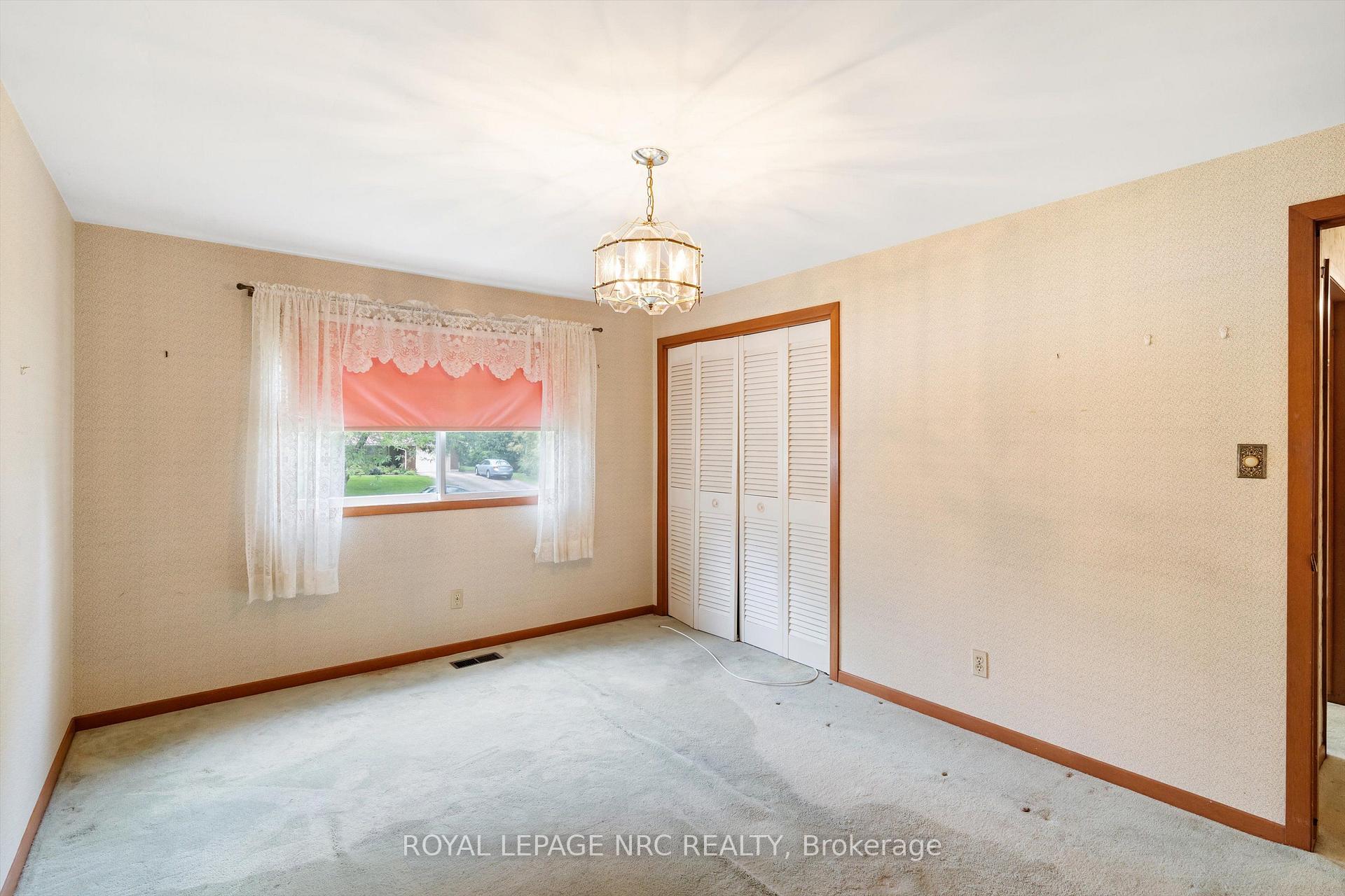 Photo 22 of 21 Parklane Crescent, St. Catharines, Glendale/Glenridge — HOMEH