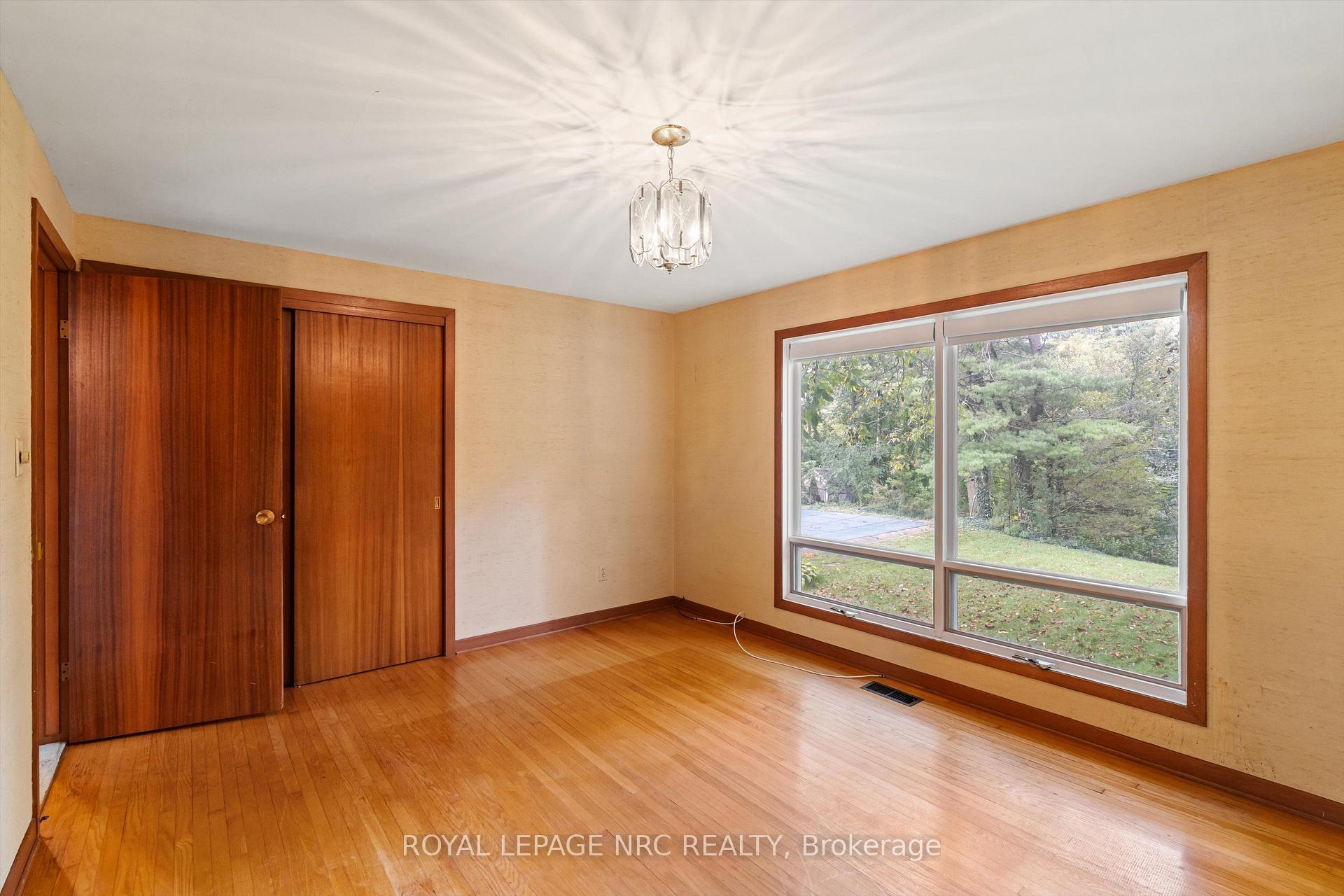 Photo 25 of 21 Parklane Crescent, St. Catharines, Glendale/Glenridge — HOMEH