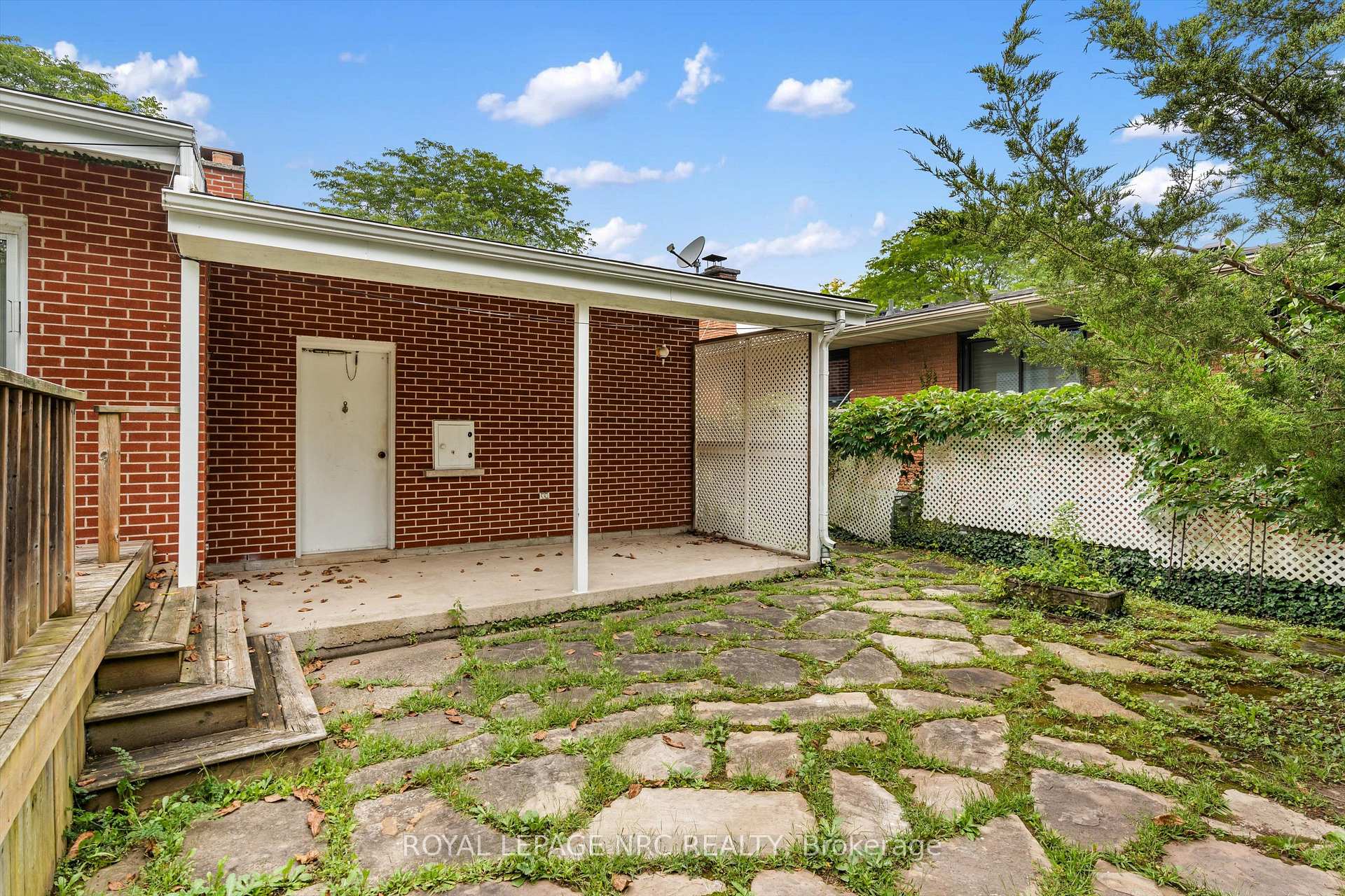 Photo 40 of 21 Parklane Crescent, St. Catharines, Glendale/Glenridge — HOMEH