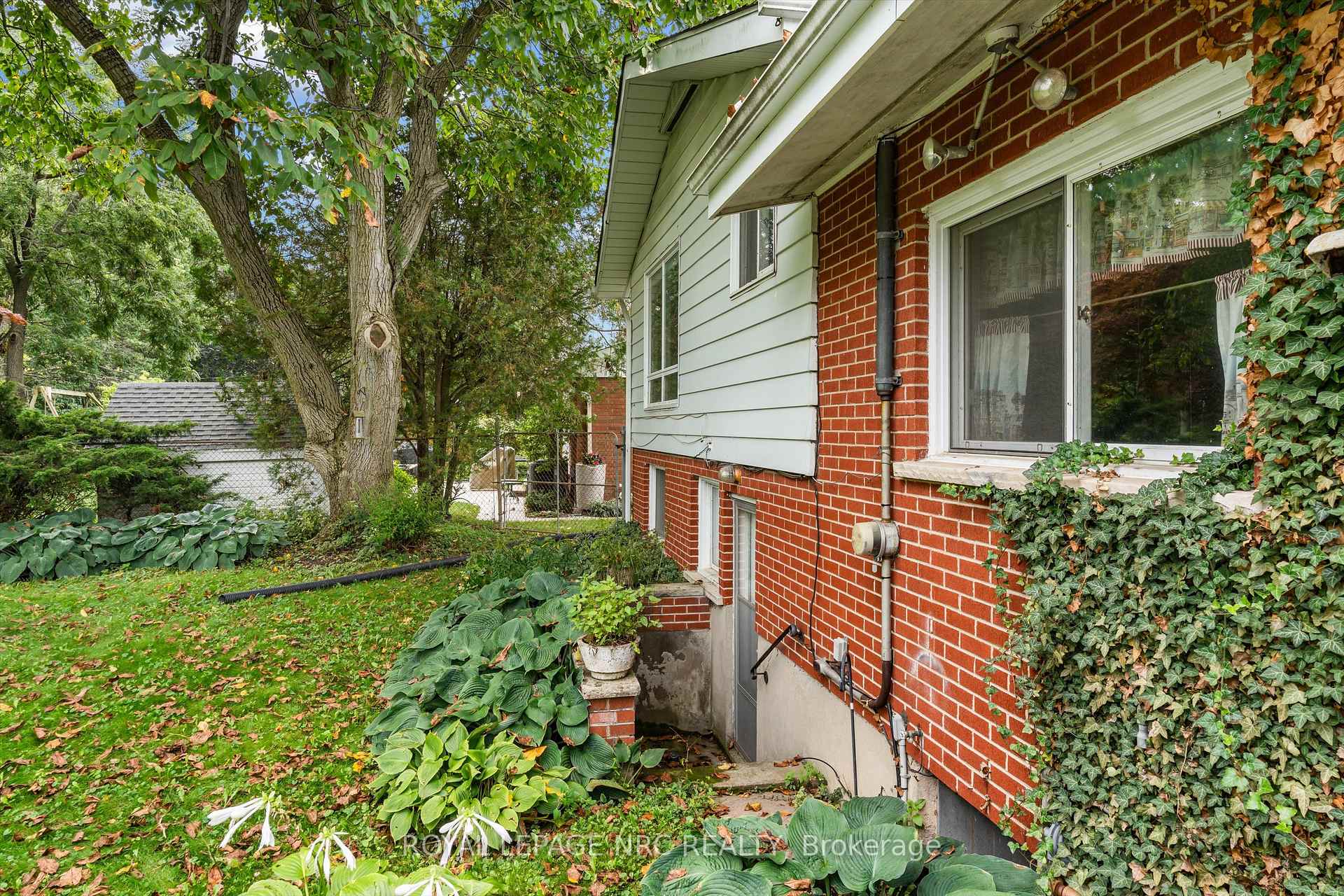Photo 42 of 21 Parklane Crescent, St. Catharines, Glendale/Glenridge — HOMEH