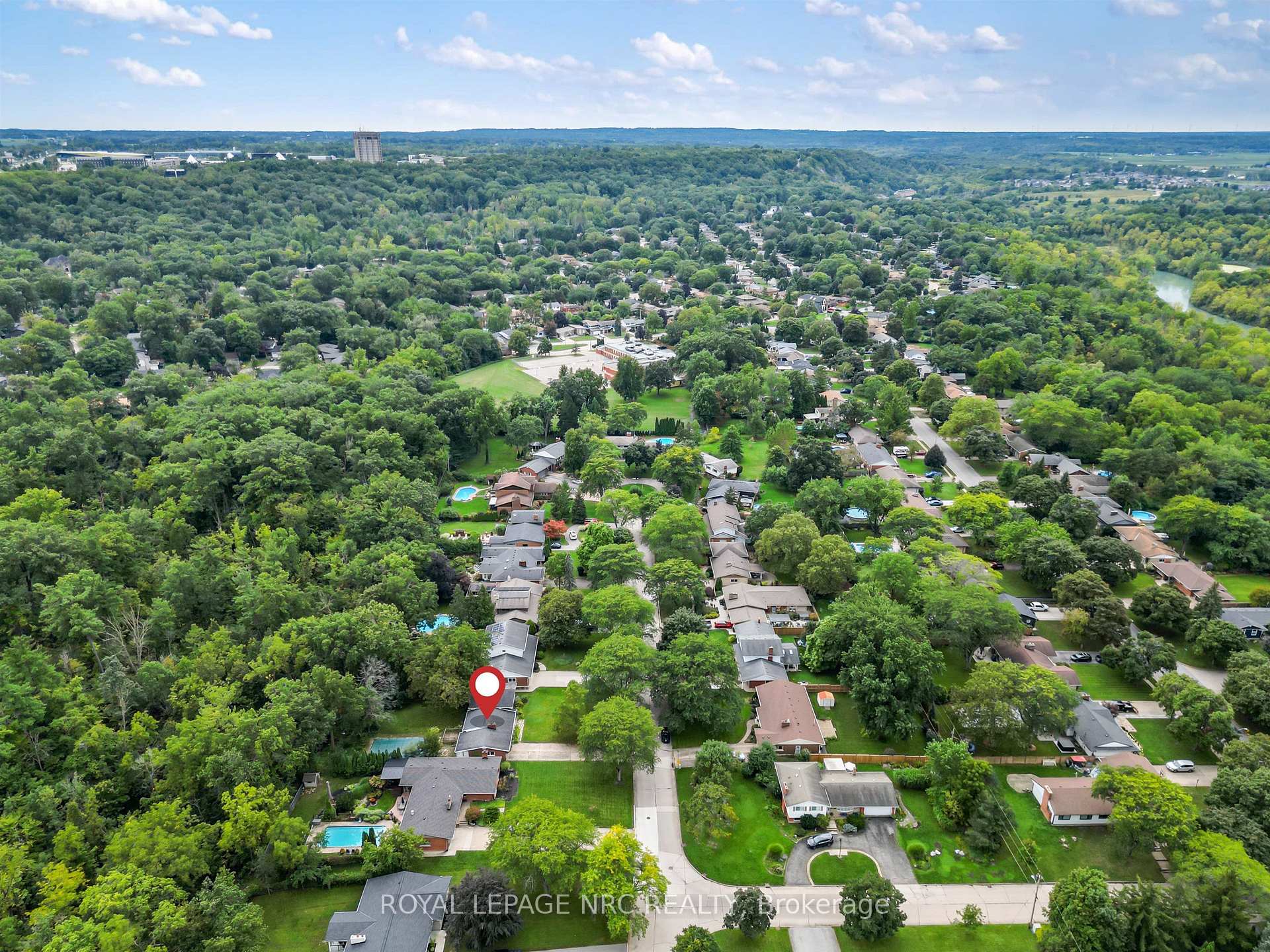 Photo 47 of 21 Parklane Crescent, St. Catharines, Glendale/Glenridge — HOMEH