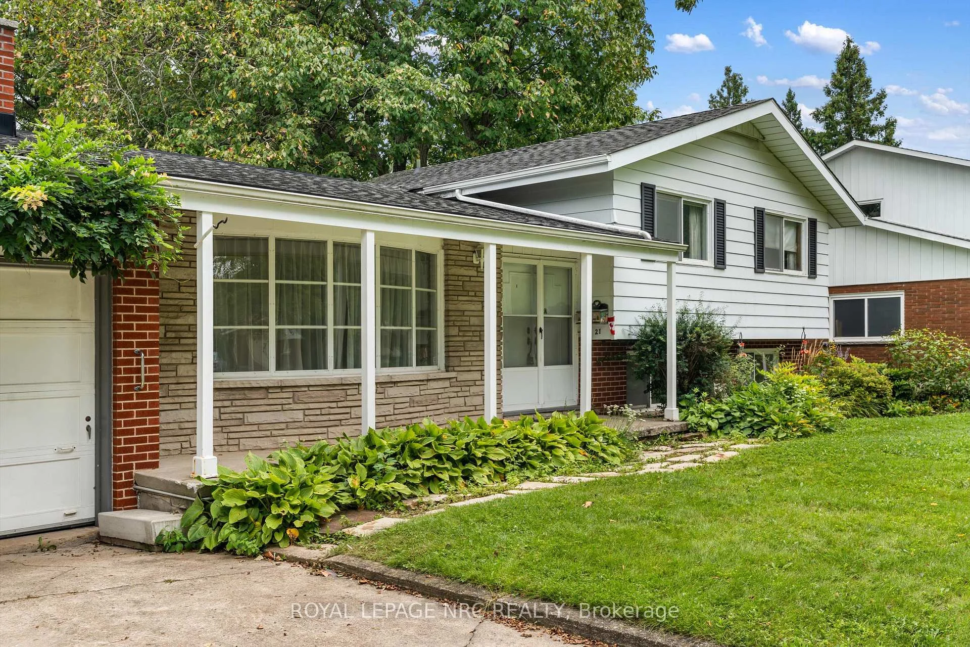 Photo 6 of 21 Parklane Crescent, St. Catharines, Glendale/Glenridge — HOMEH