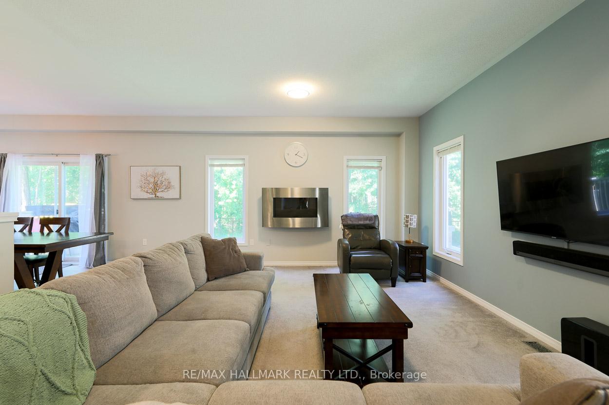 Photo 4 of 255 Diana Drive, Orillia — HOMEH