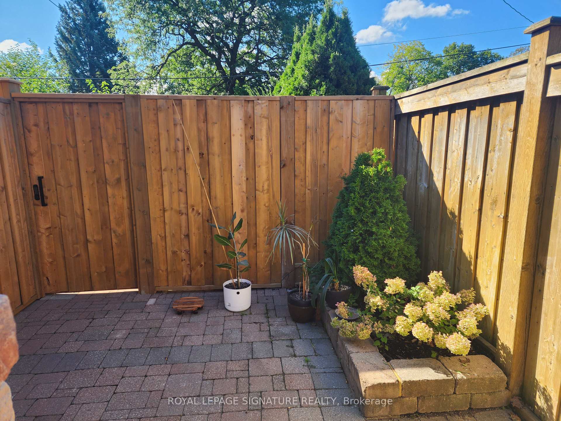 Photo 2 of 35 Summitcrest Drive, Etobicoke, Willowridge-Martingrove-Richview — HOMEH