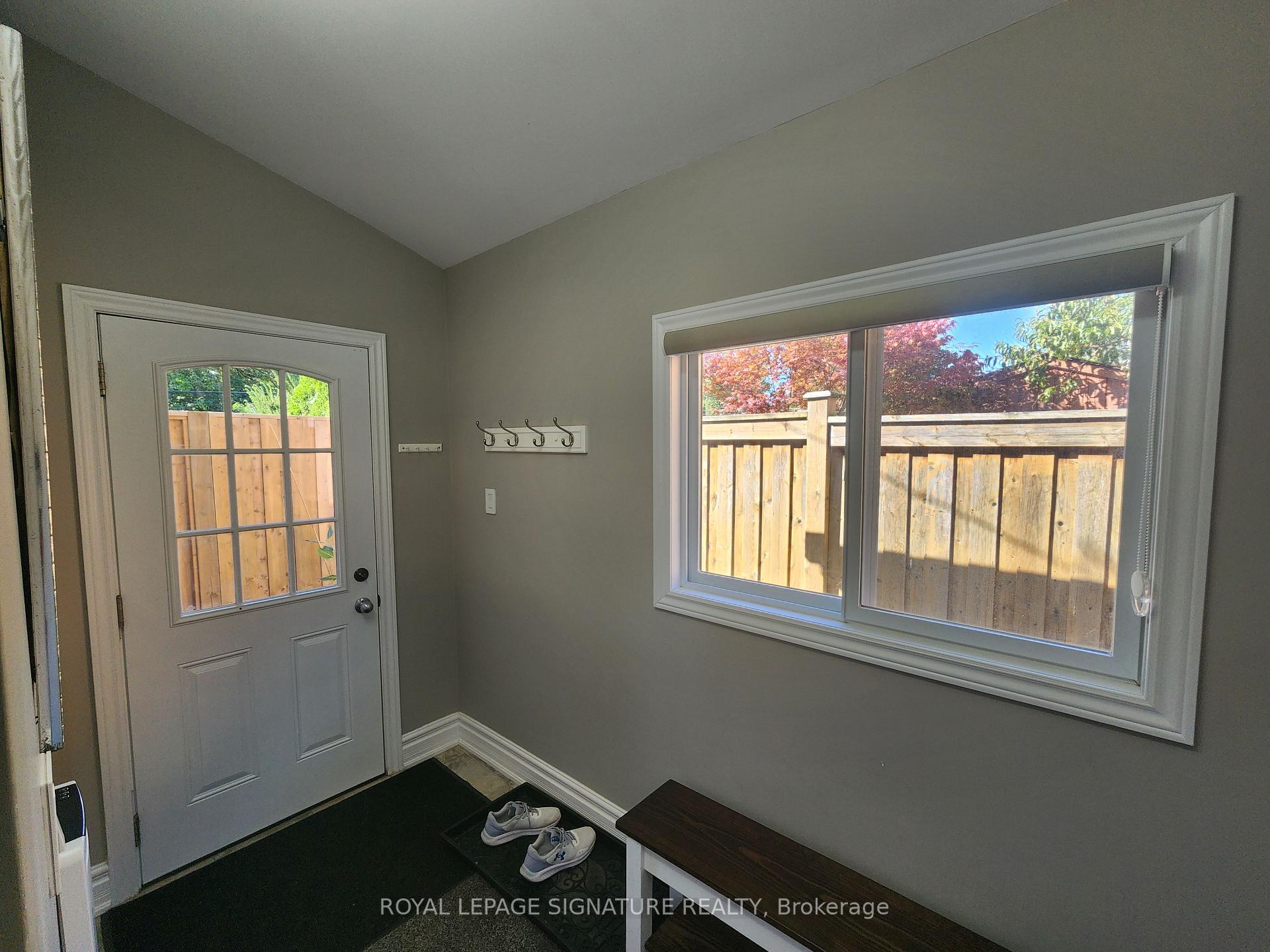 Photo 4 of 35 Summitcrest Drive, Etobicoke, Willowridge-Martingrove-Richview — HOMEH