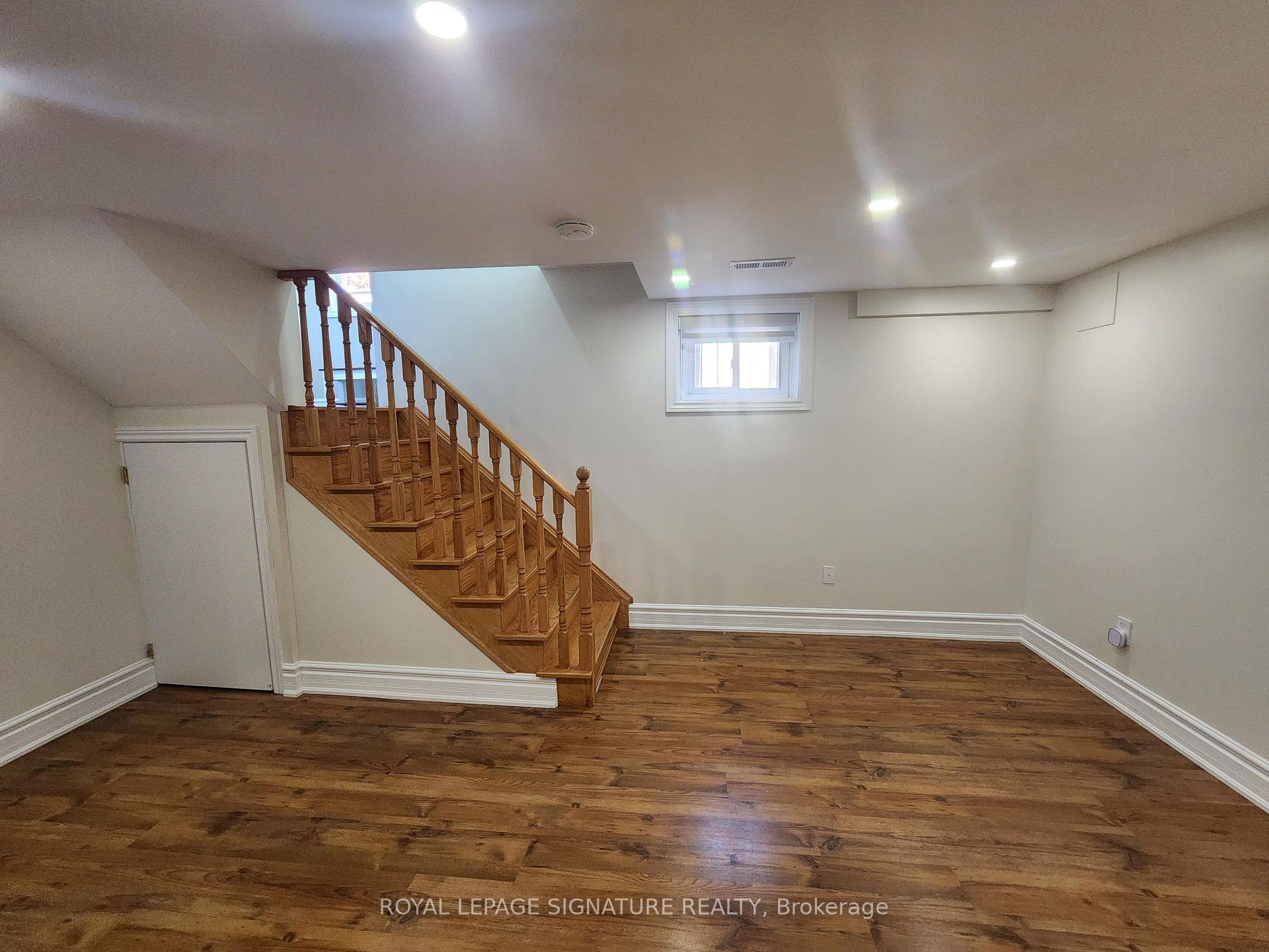 Photo 7 of 35 Summitcrest Drive, Etobicoke, Willowridge-Martingrove-Richview — HOMEH
