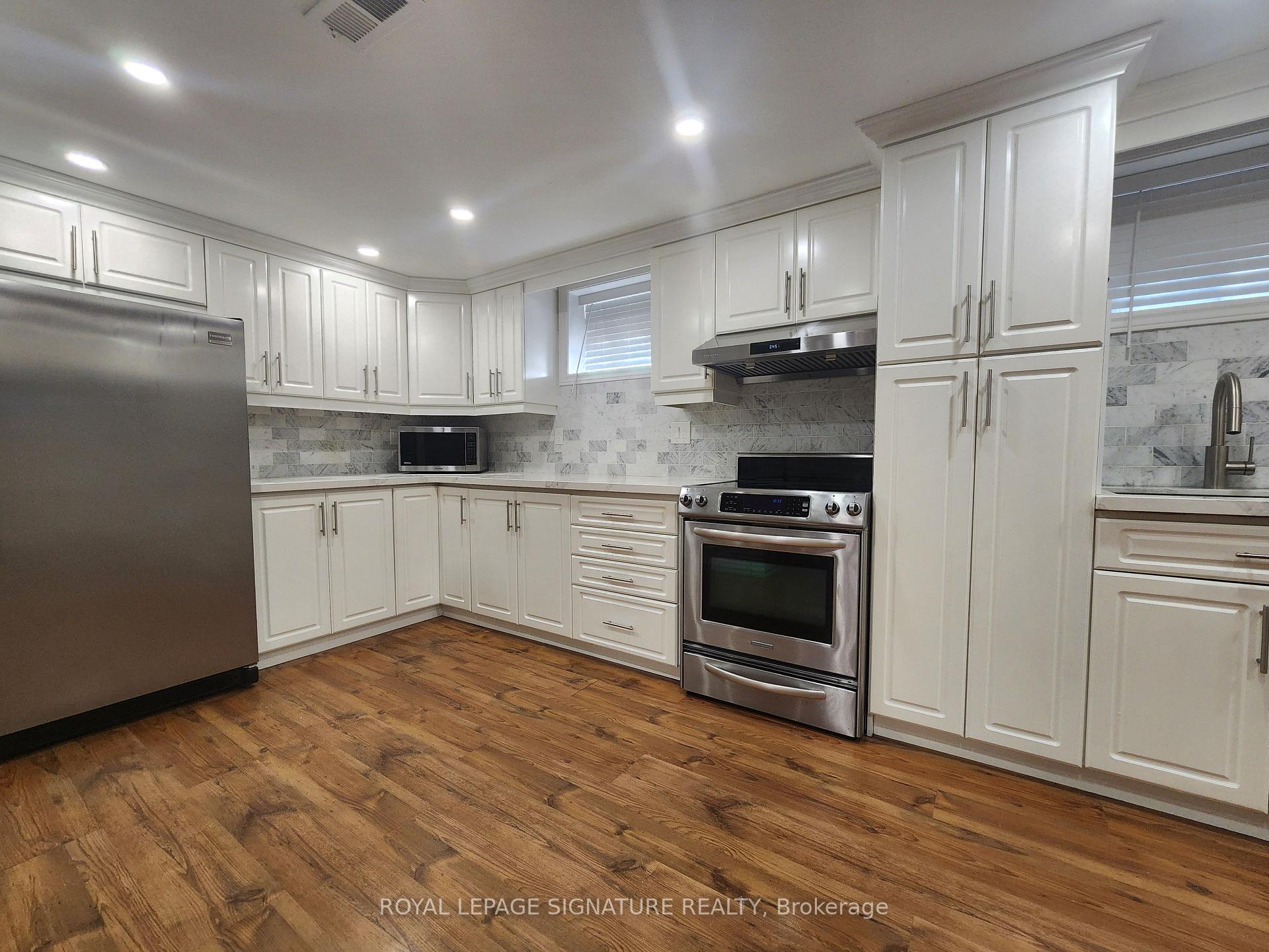 Photo 10 of 35 Summitcrest Drive, Etobicoke, Willowridge-Martingrove-Richview — HOMEH
