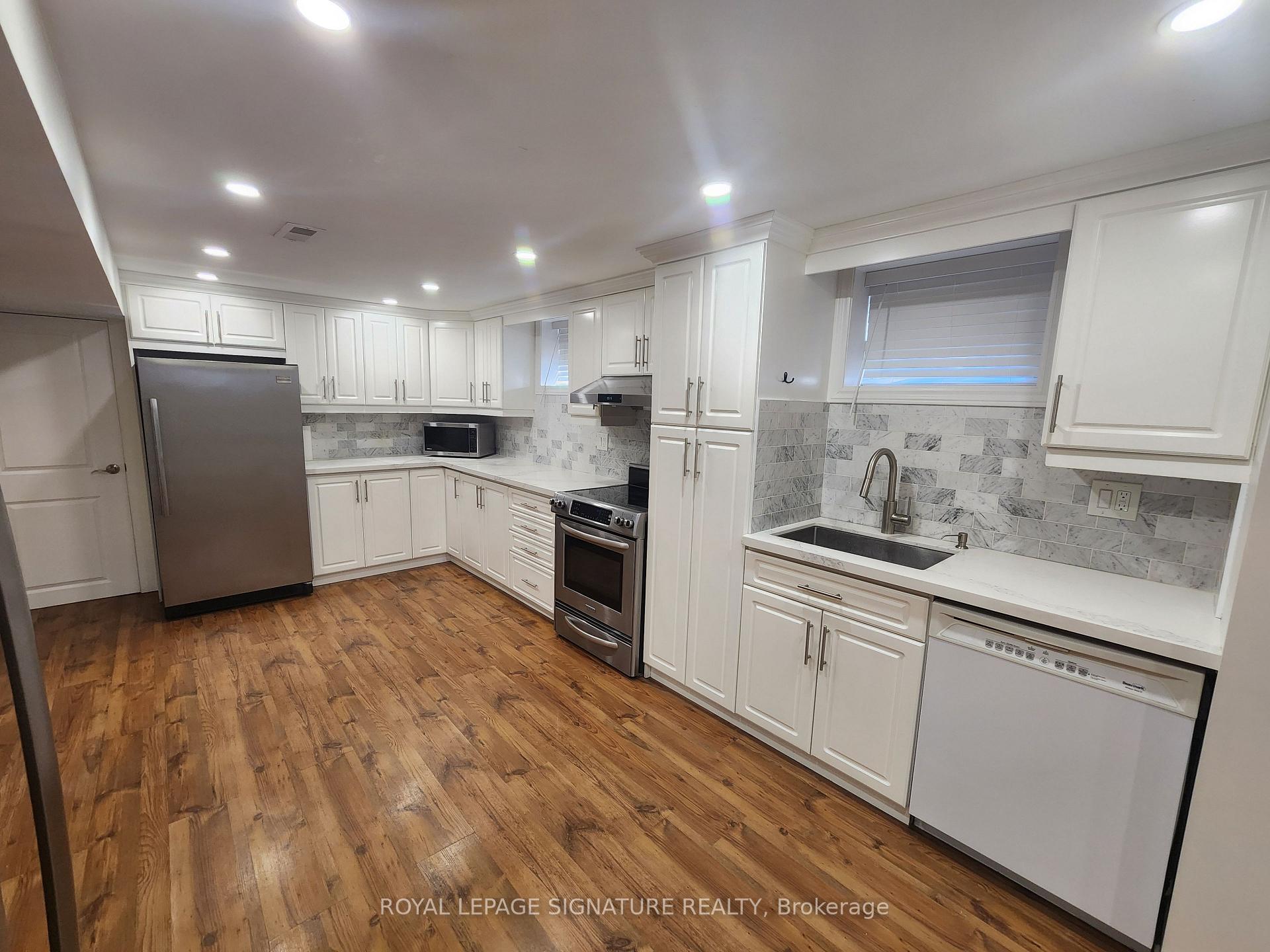 Photo 12 of 35 Summitcrest Drive, Etobicoke, Willowridge-Martingrove-Richview — HOMEH