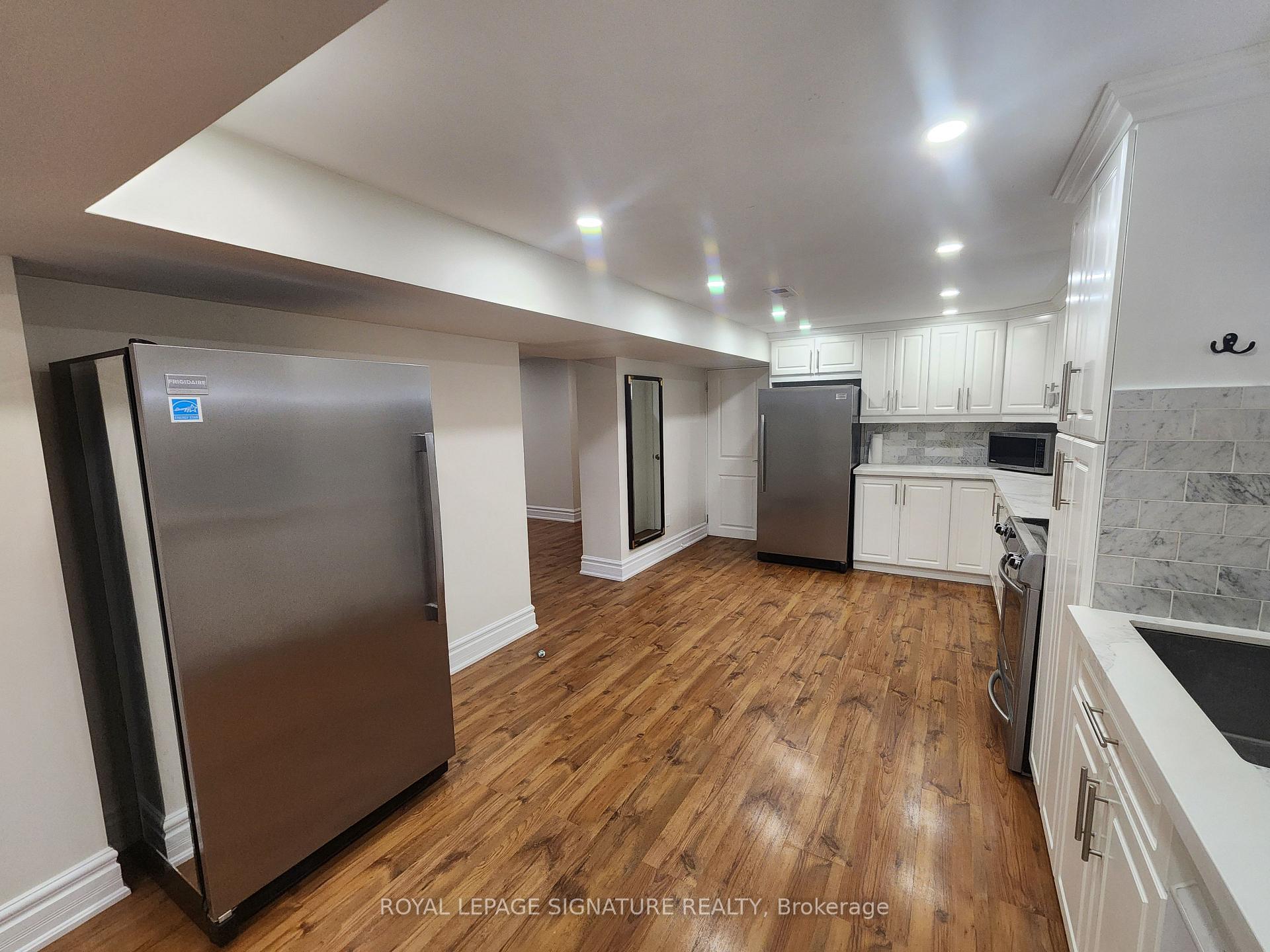 Photo 13 of 35 Summitcrest Drive, Etobicoke, Willowridge-Martingrove-Richview — HOMEH