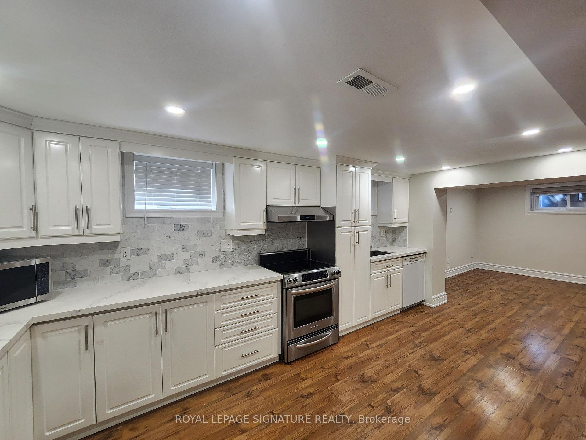 Photo 14 of 35 Summitcrest Drive, Etobicoke, Willowridge-Martingrove-Richview — HOMEH