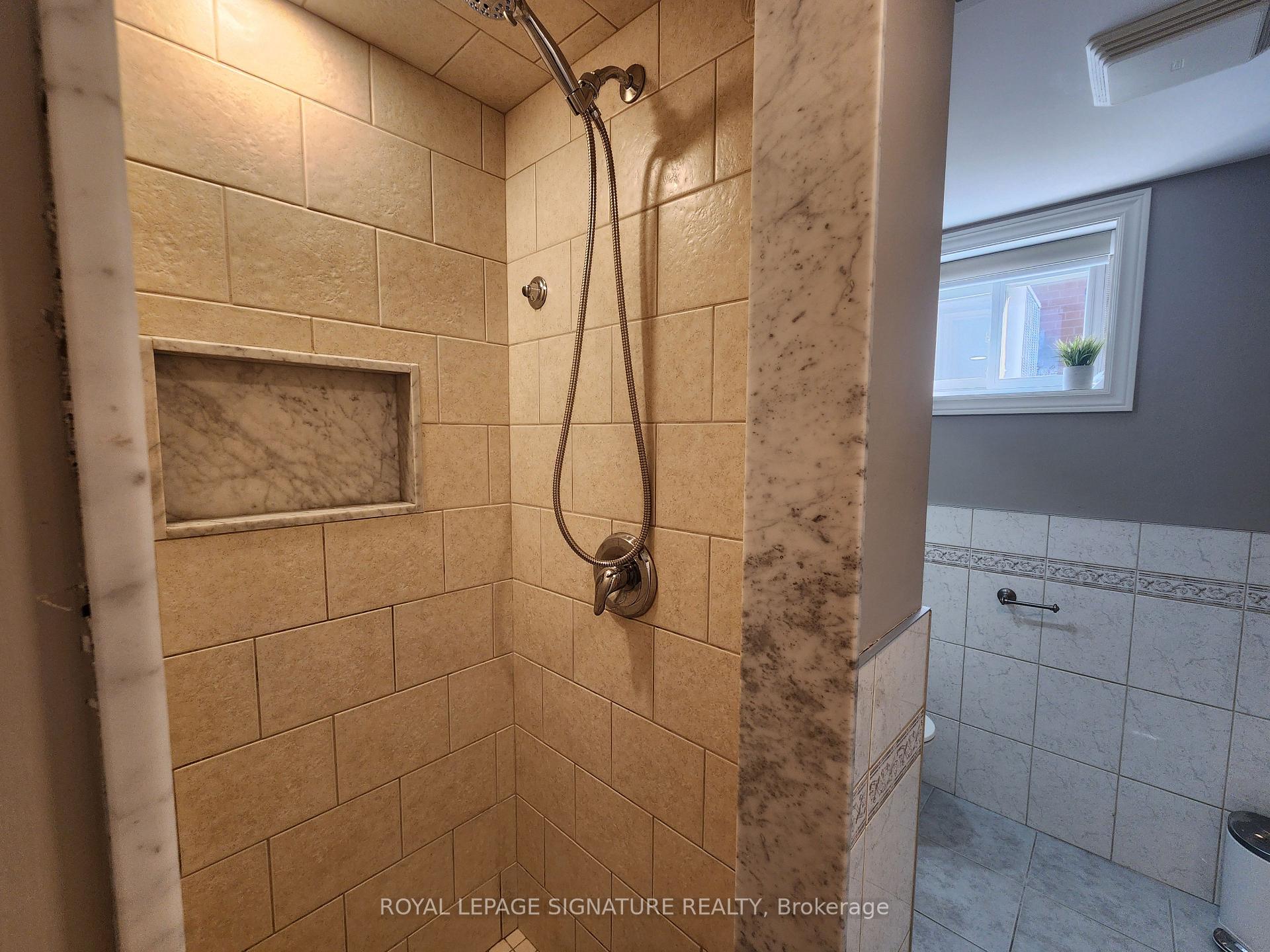 Photo 27 of 35 Summitcrest Drive, Etobicoke, Willowridge-Martingrove-Richview — HOMEH