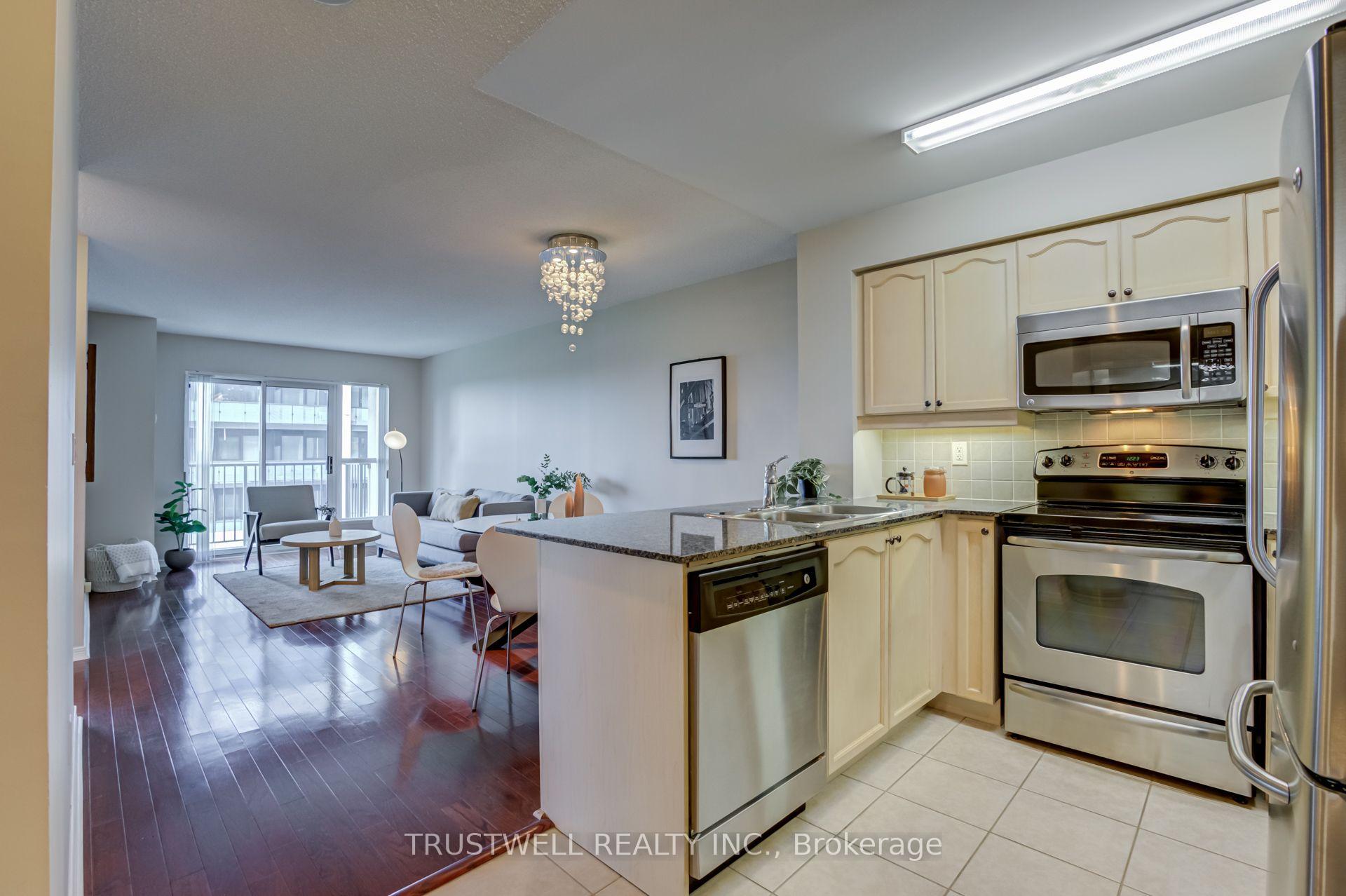 Photo 5 of Unit 808, 185 Oneida Crescent, Richmond Hill, Langstaff — HOMEH