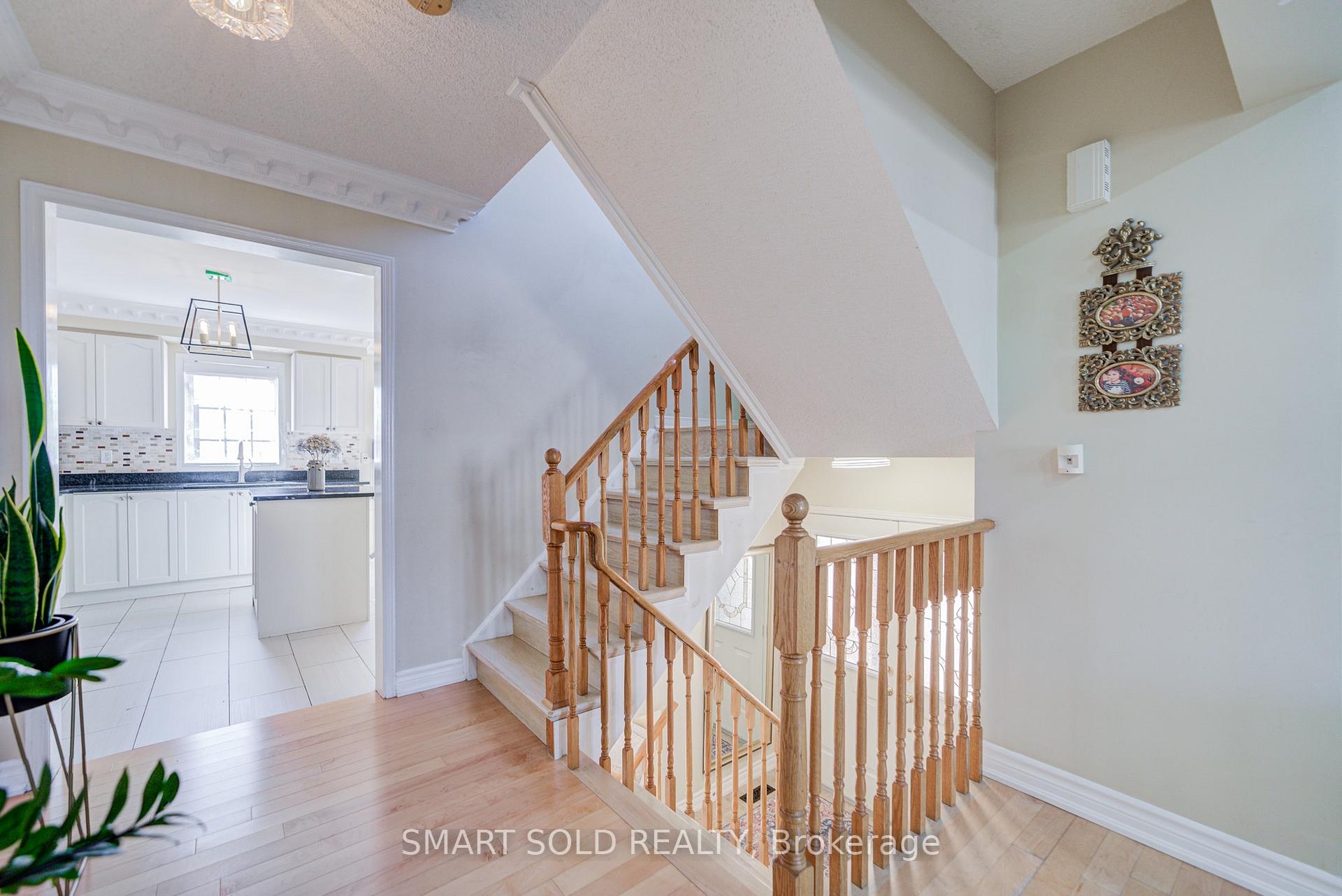 Photo 8 of 6 Sugarforest Drive, Vaughan, Patterson — HOMEH